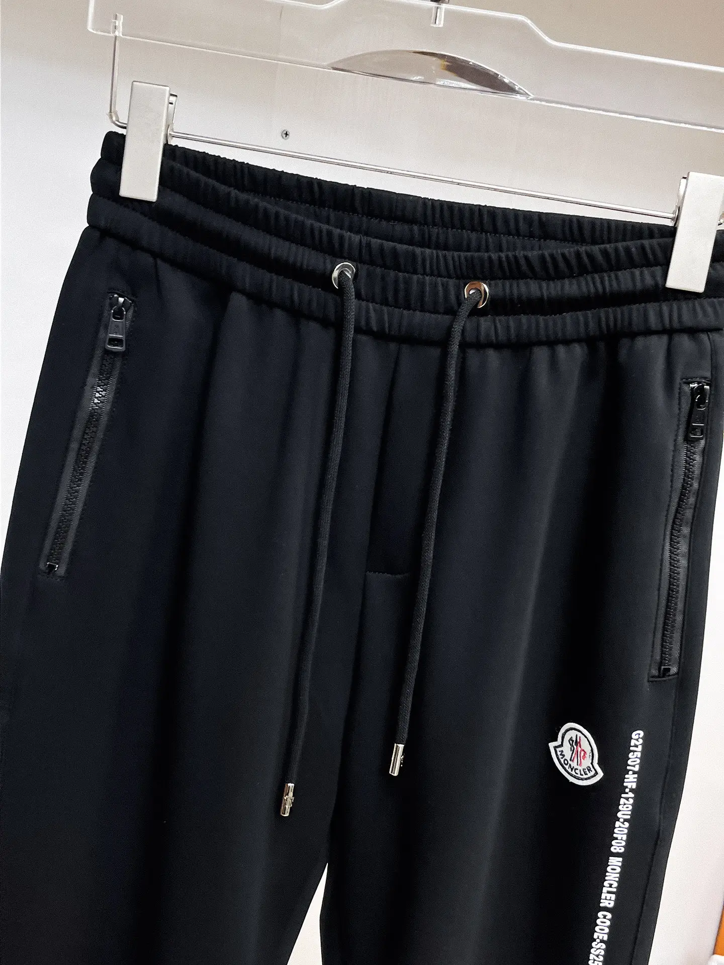 Logo-Appliquéd Tapered Sweatpants D29015035 — view 3
