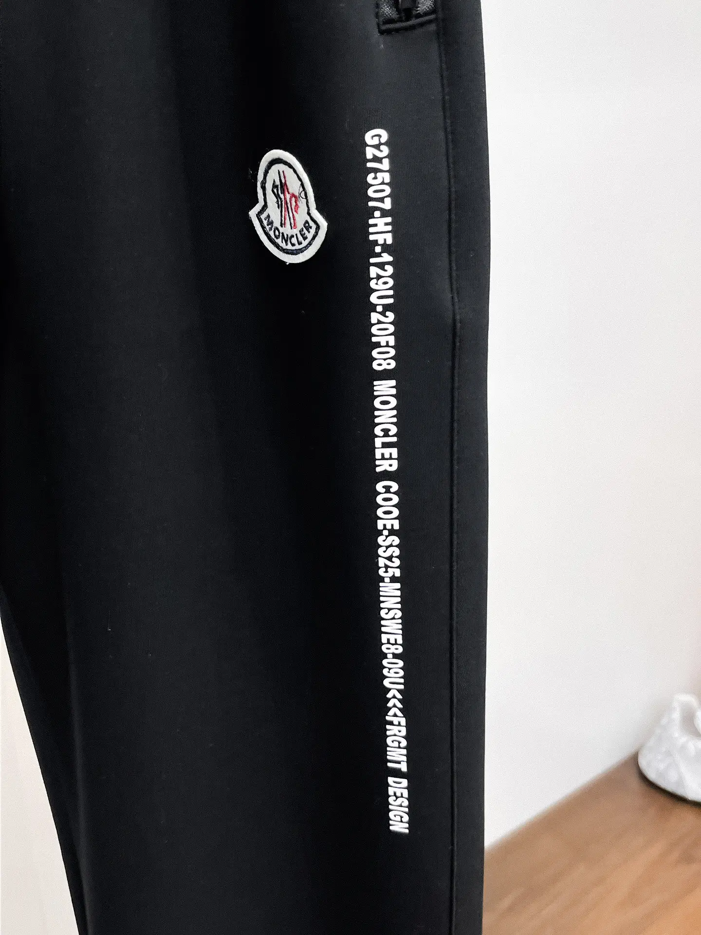 Logo-Appliquéd Tapered Sweatpants D29015035 — view 4
