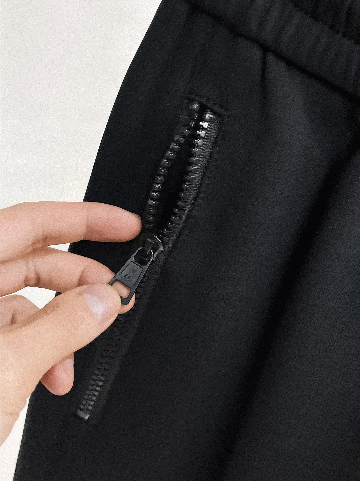 Logo-Appliquéd Tapered Sweatpants D29015035 — view 6