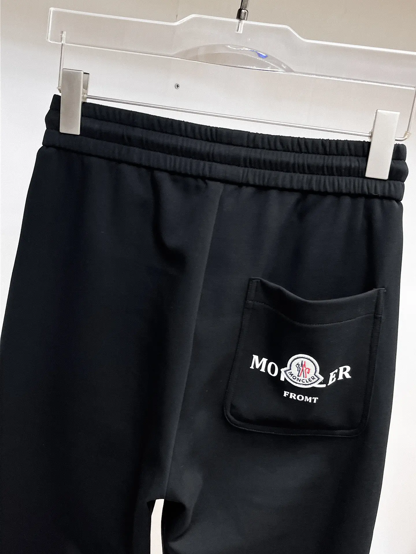 Logo-Appliquéd Tapered Sweatpants D29015035 — view 9
