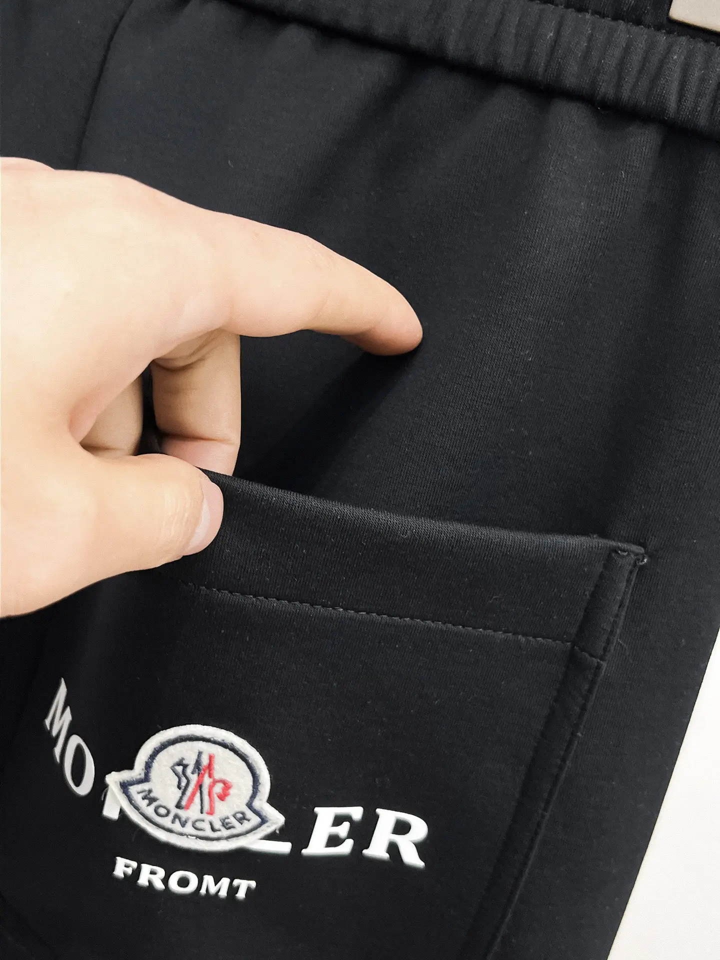 Logo-Appliquéd Tapered Sweatpants D29015035 — view 11