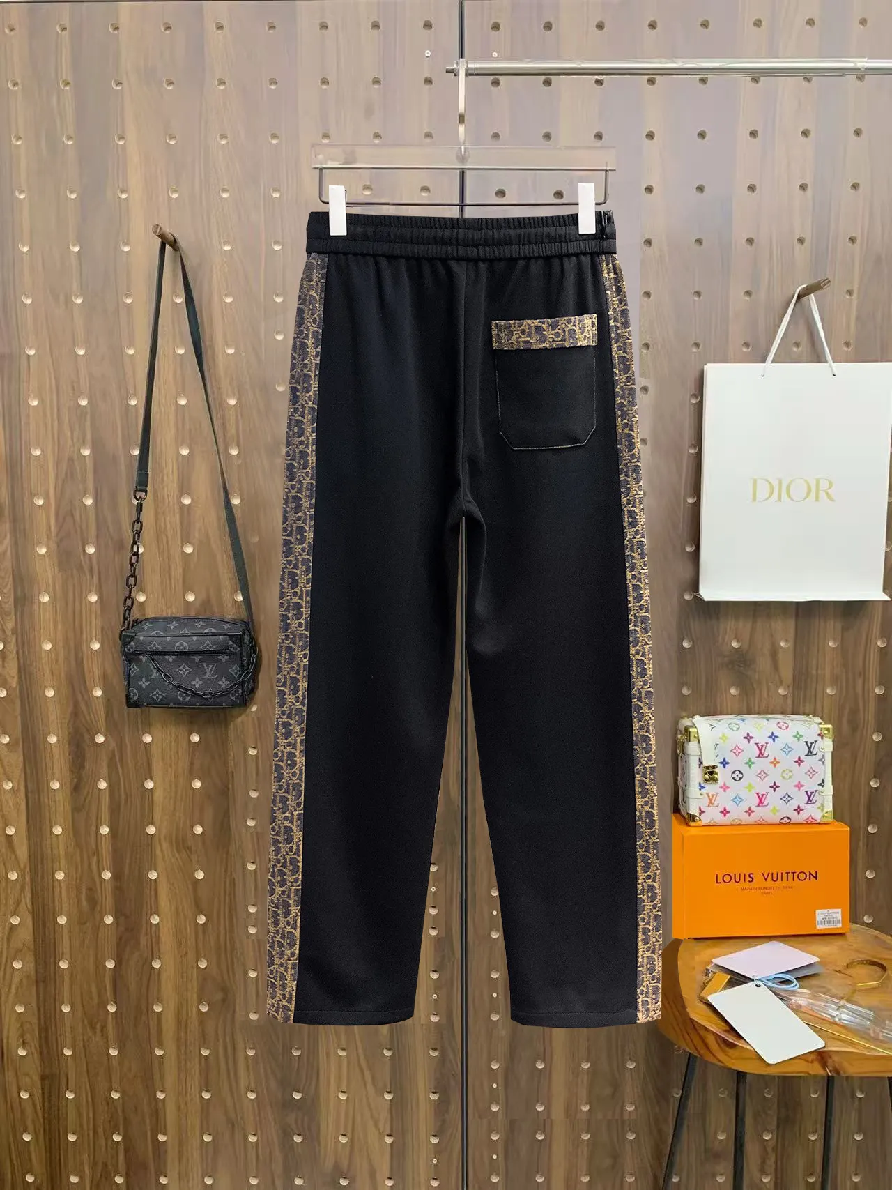 Oblique Logo Side-Stripe Sweatpants D29014914 — view 2