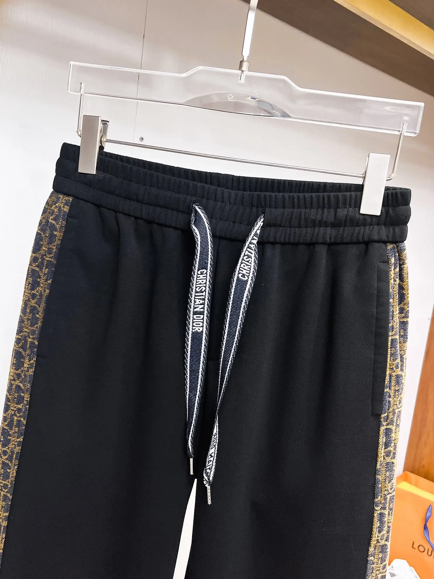 Oblique Logo Side-Stripe Sweatpants D29014914 — view 3
