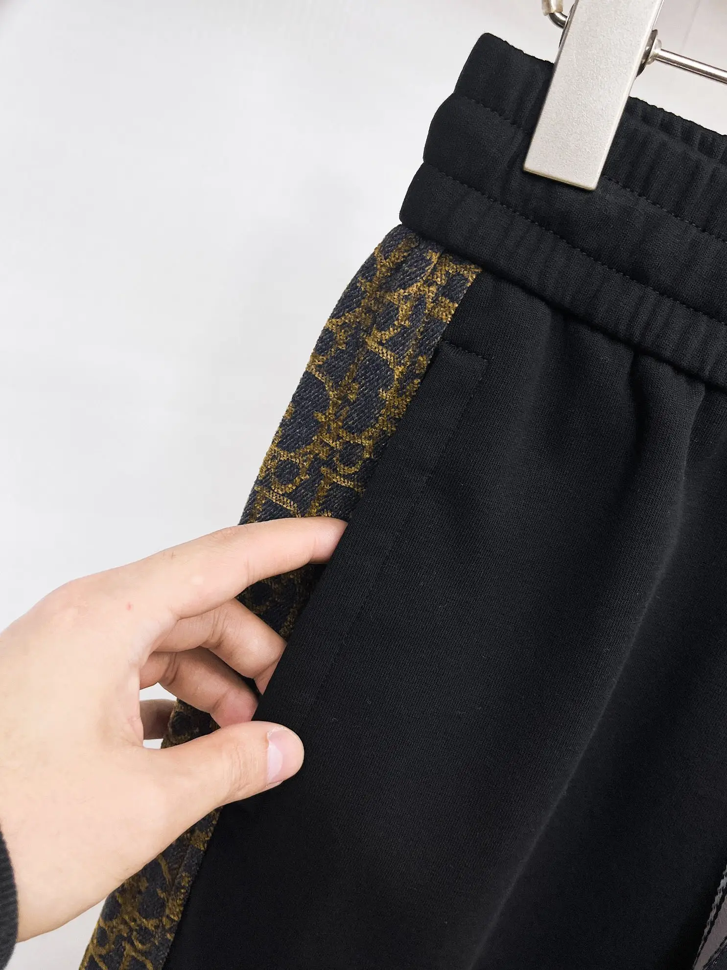 Oblique Logo Side-Stripe Sweatpants D29014914 — view 4