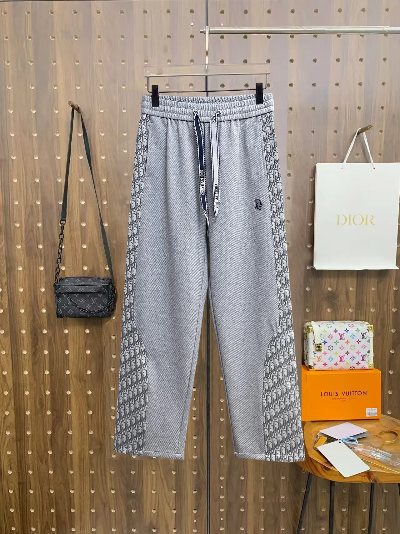 Oblique Panel Logo Sweatpants D29015041