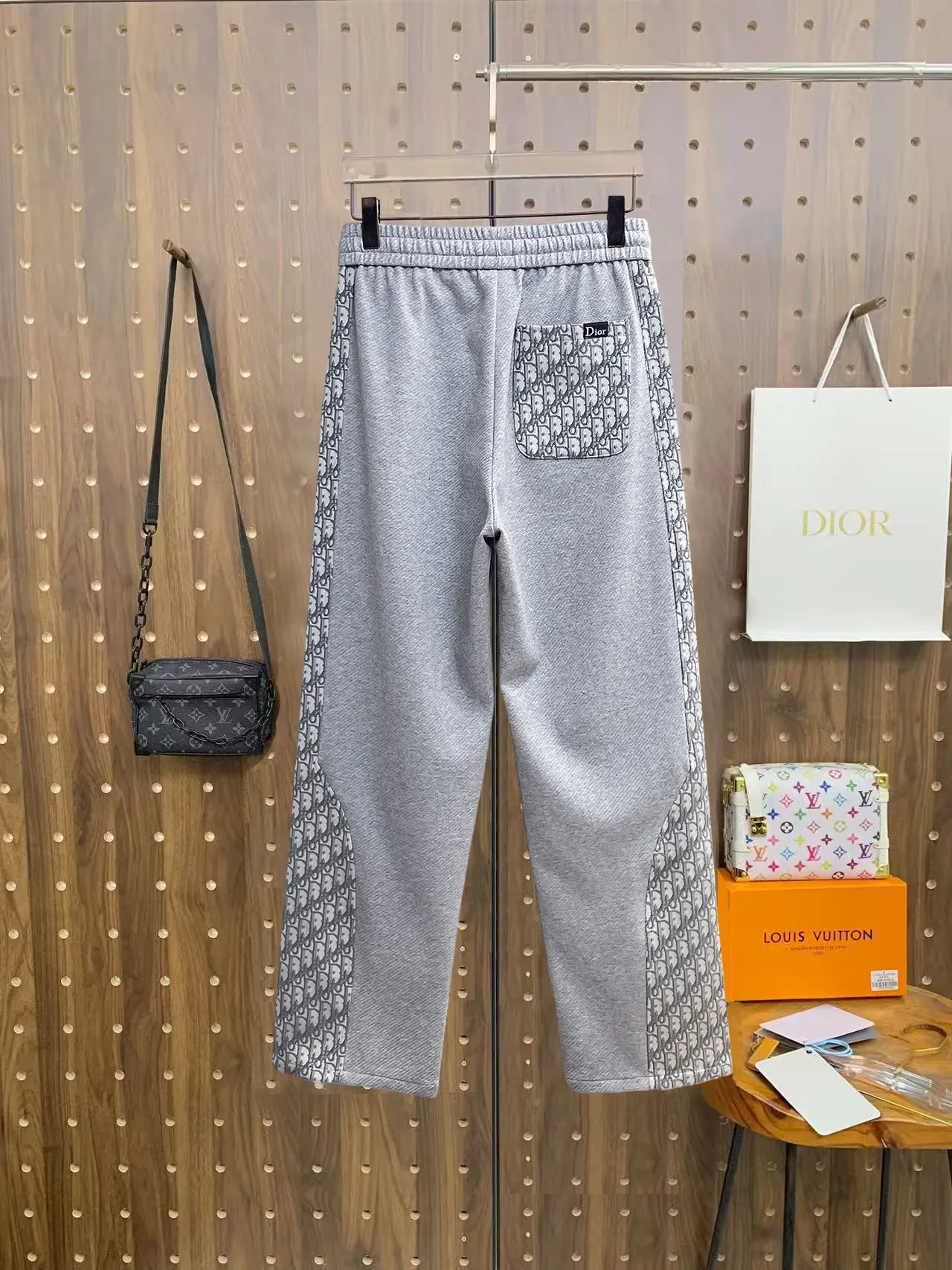 Oblique Panel Logo Sweatpants D29015041 — view 2