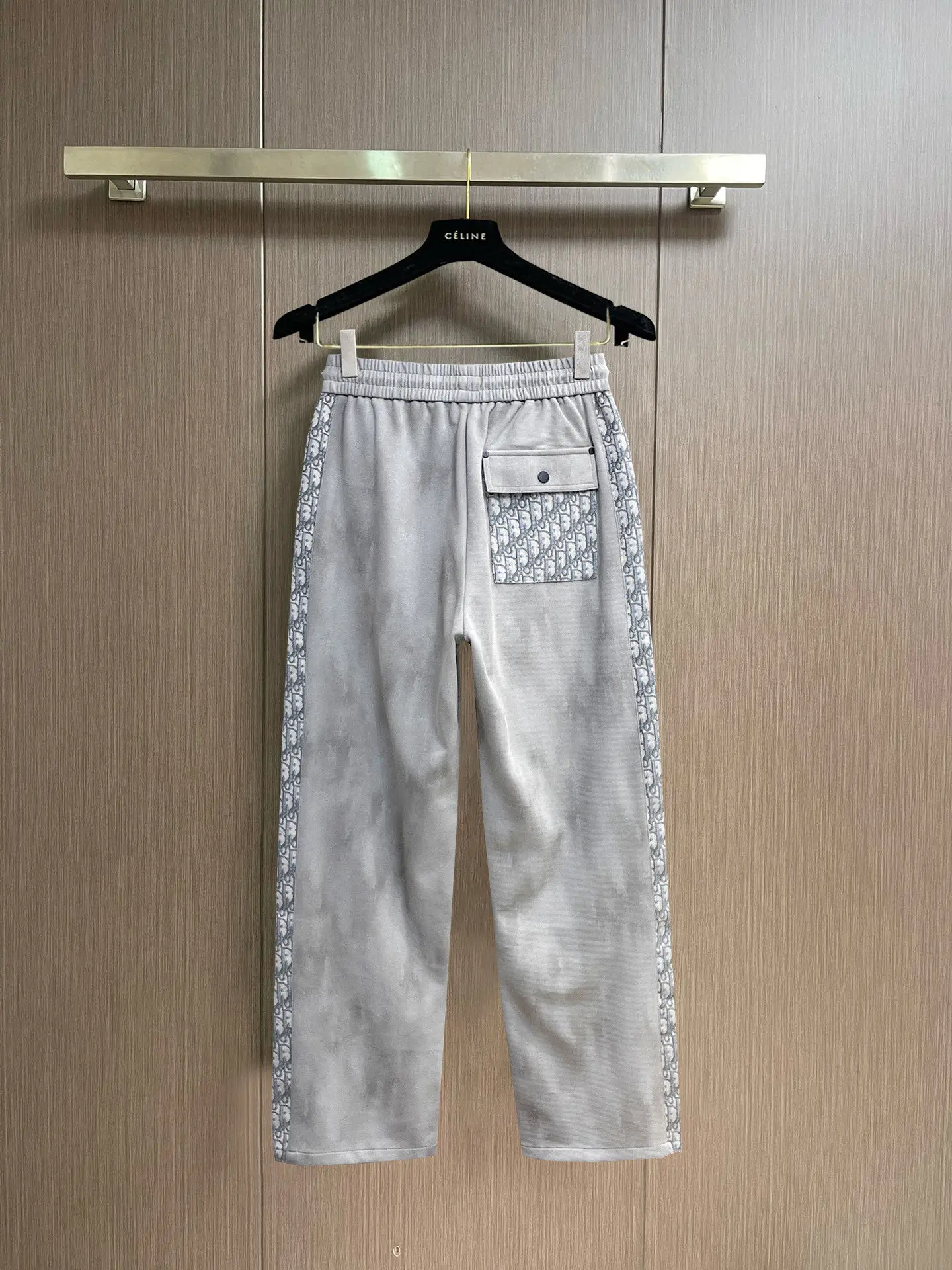 Logo-Appliquéd Oblique Trim Sweatpants D29014983 — view 2
