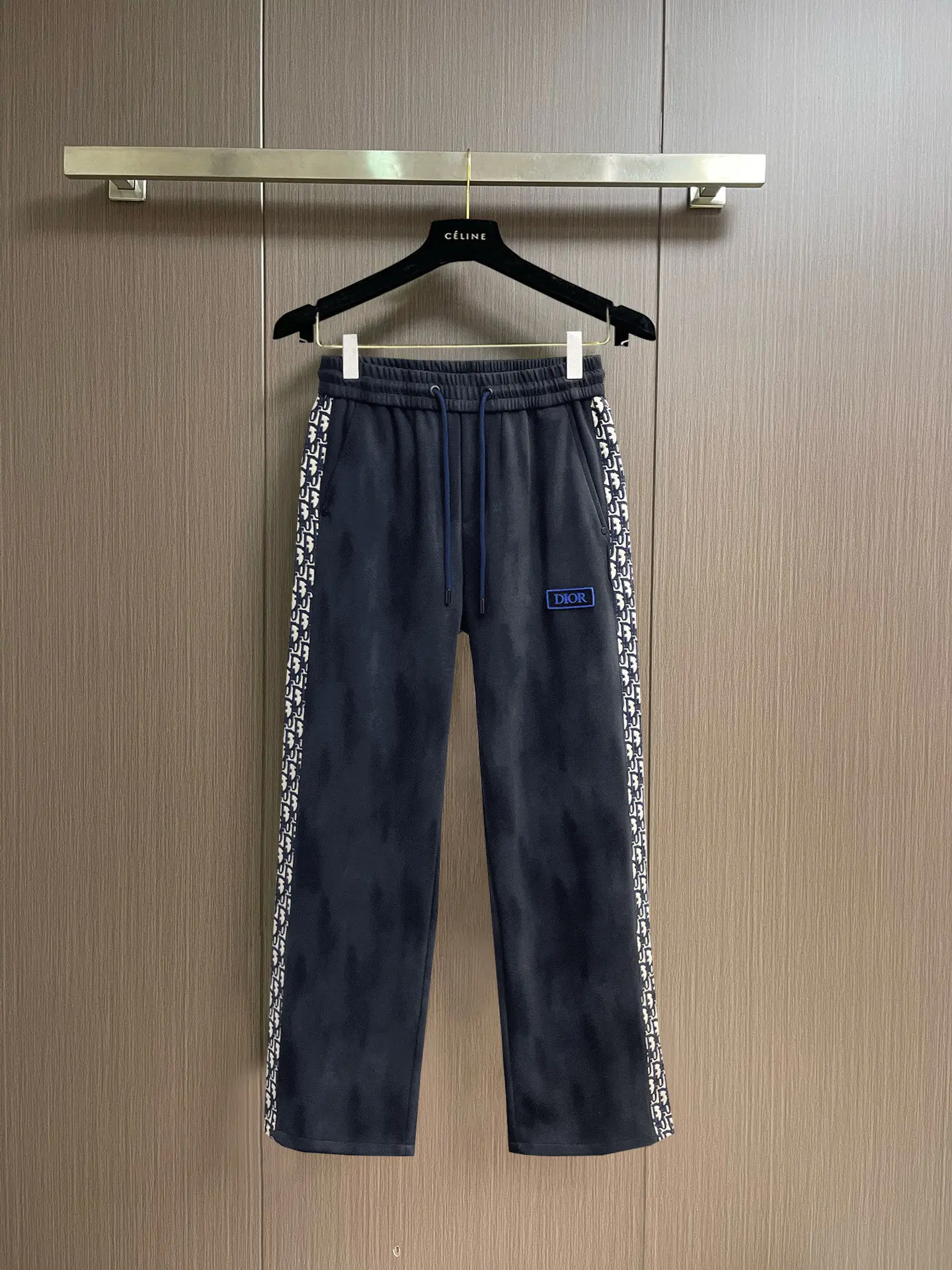 Oblique Logo Taped Sweatpants D29014984