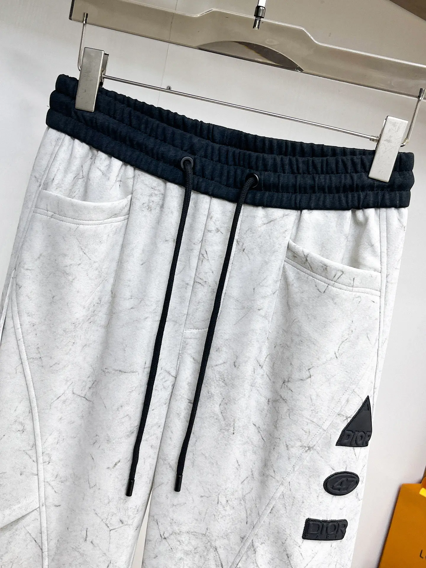 Logo-Patch Marble-Print Sweatpants D29014970 — view 3