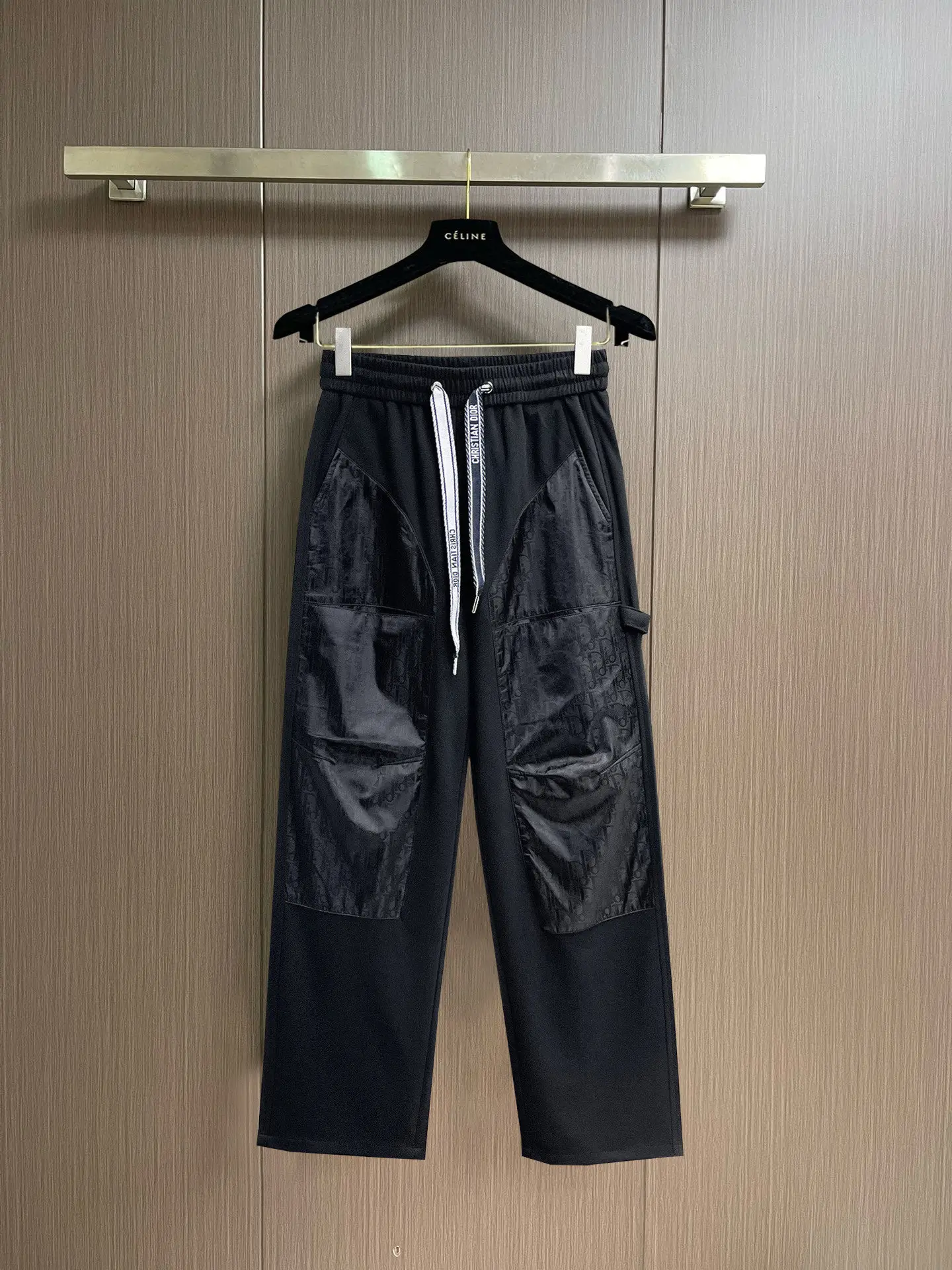 Oblique Panel Drawstring Sweatpants D29015025