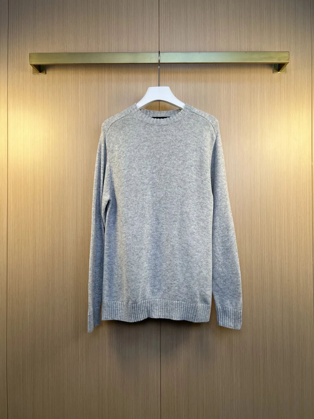 Logo Badge Crew-Neck Knit Sweater D29019183