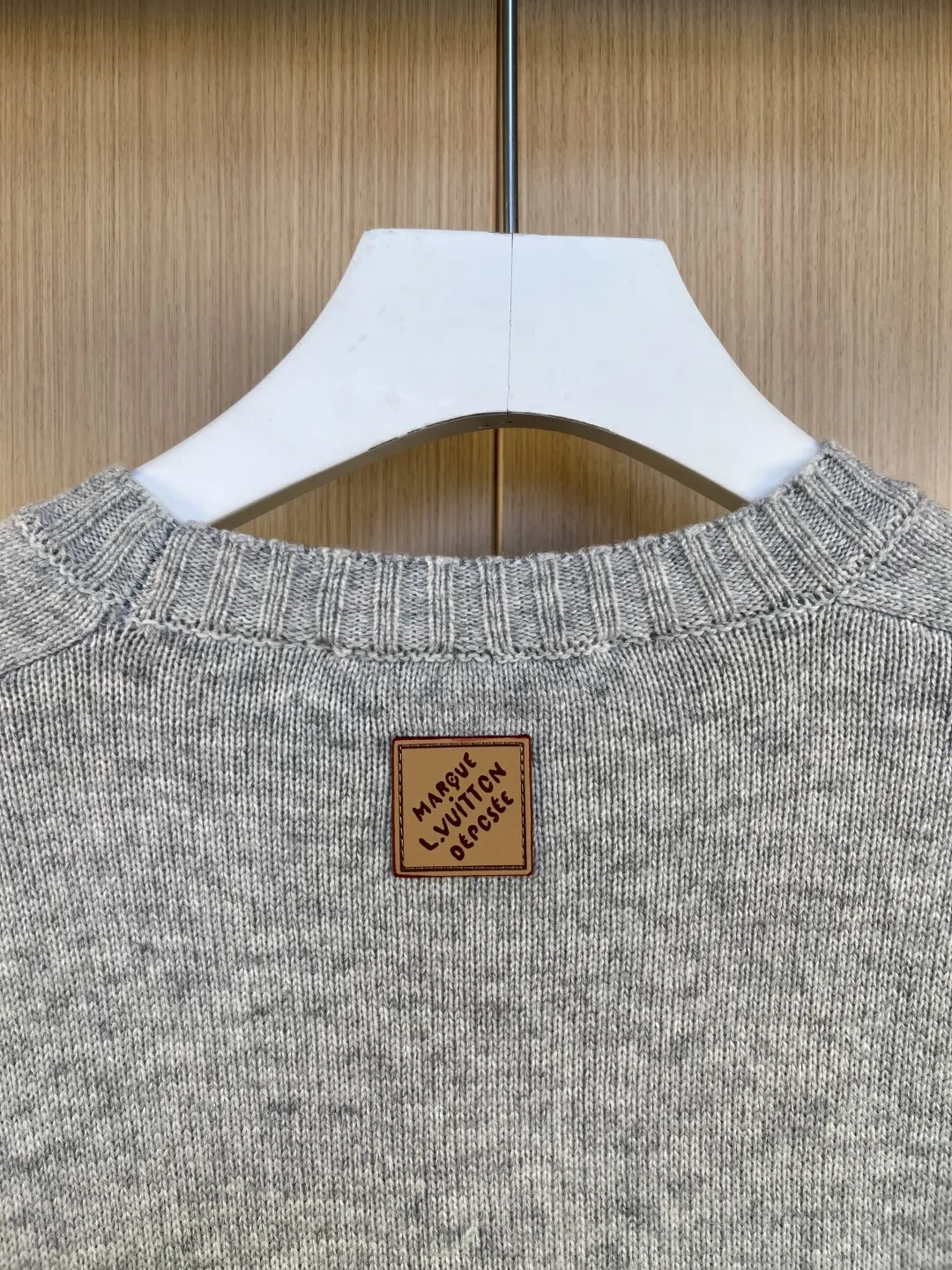 Logo Badge Crew-Neck Knit Sweater D29019183 — view 7