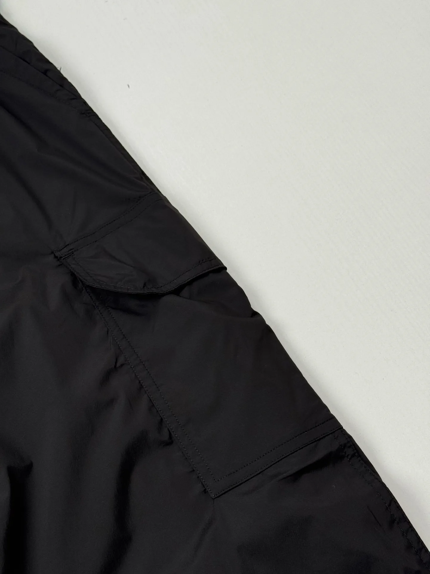 Logo-Patch Quick-Dry Nylon Trousers D29018691 — view 4