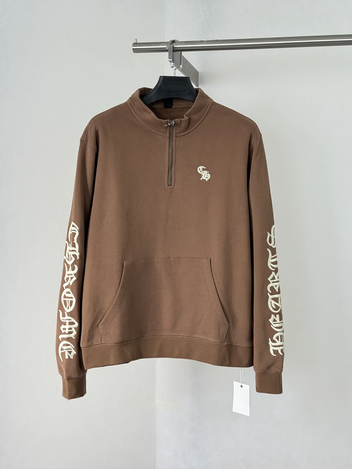 Gothic Script Embroidered Half-Zip Sweatshirt D29021986