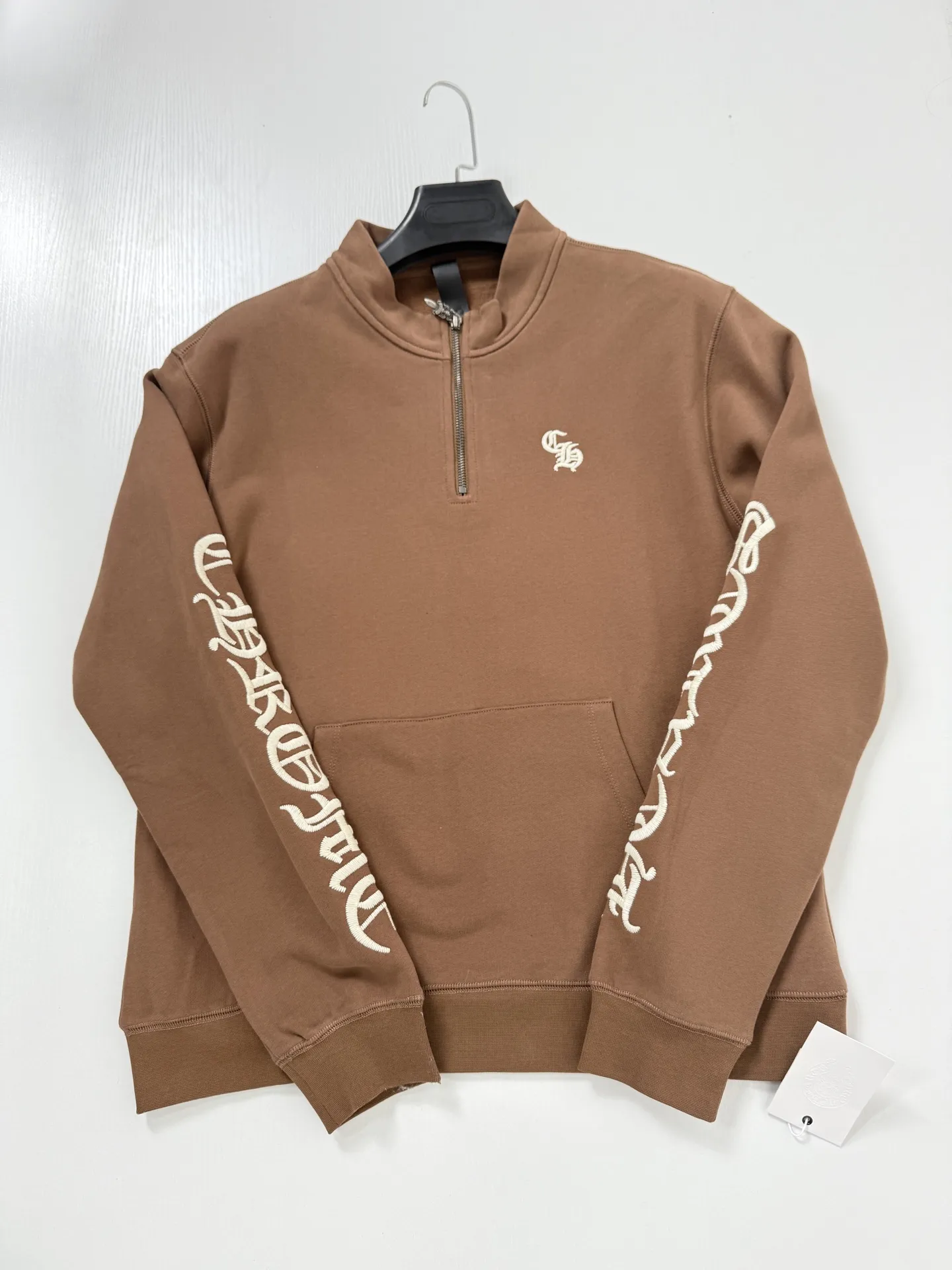 Gothic Script Embroidered Half-Zip Sweatshirt D29021986 — view 3