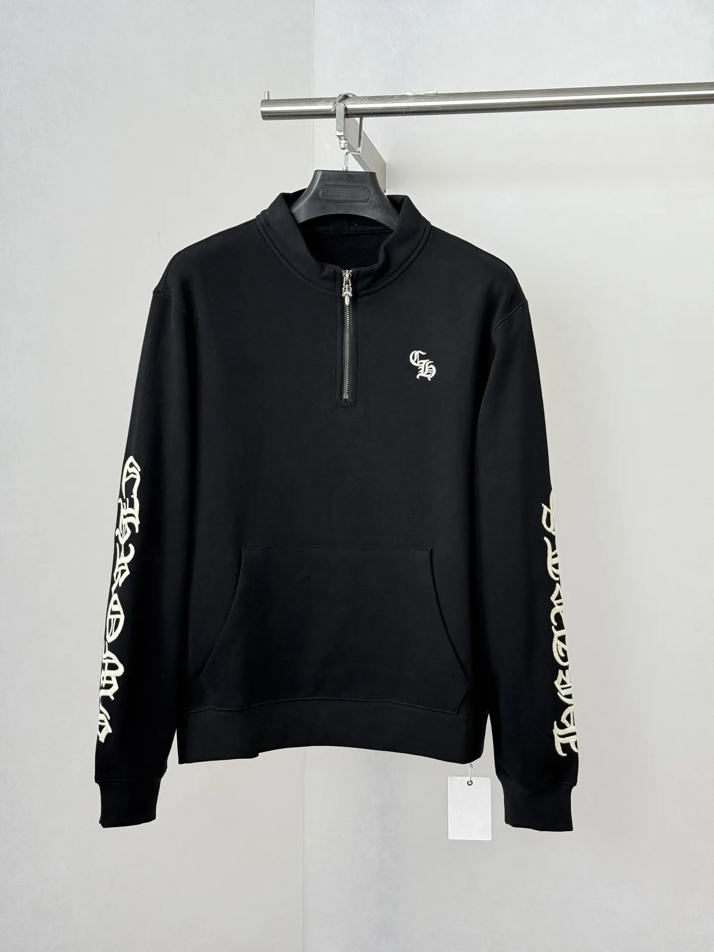 Gothic Script Embroidered Half-Zip Sweatshirt D29021987