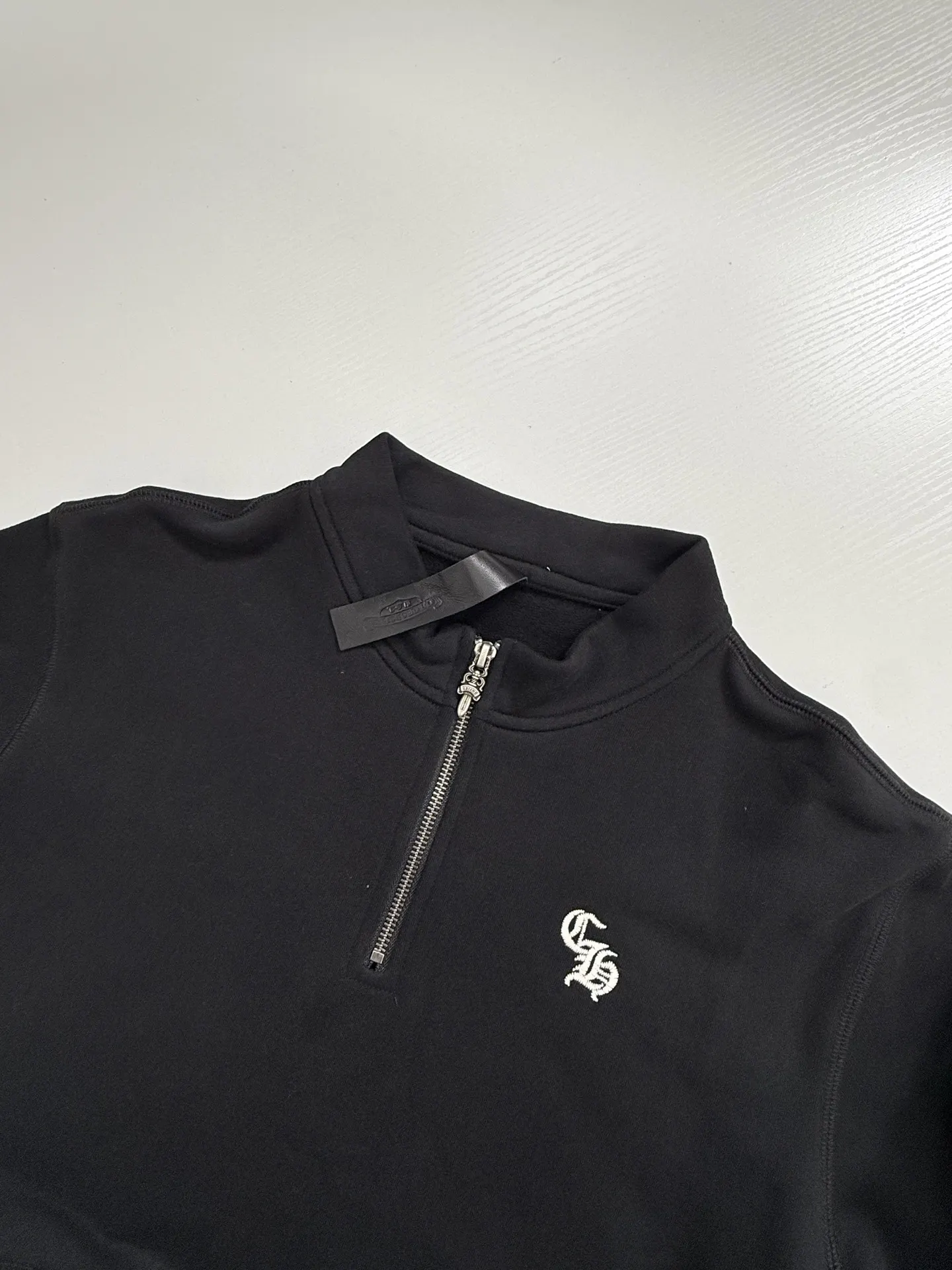 Gothic Script Embroidered Half-Zip Sweatshirt D29021987 — view 4