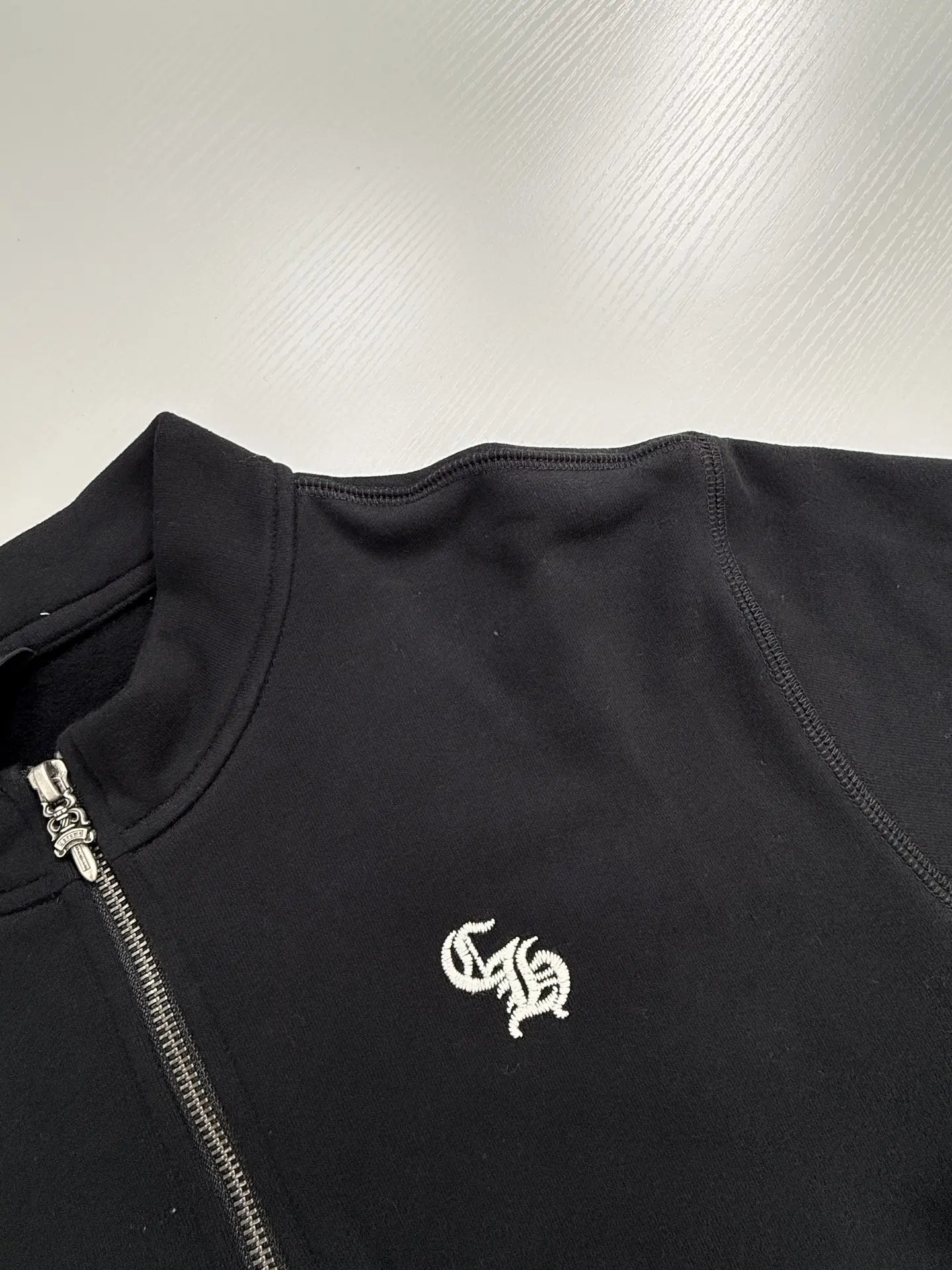 Gothic Script Embroidered Half-Zip Sweatshirt D29021987 — view 5