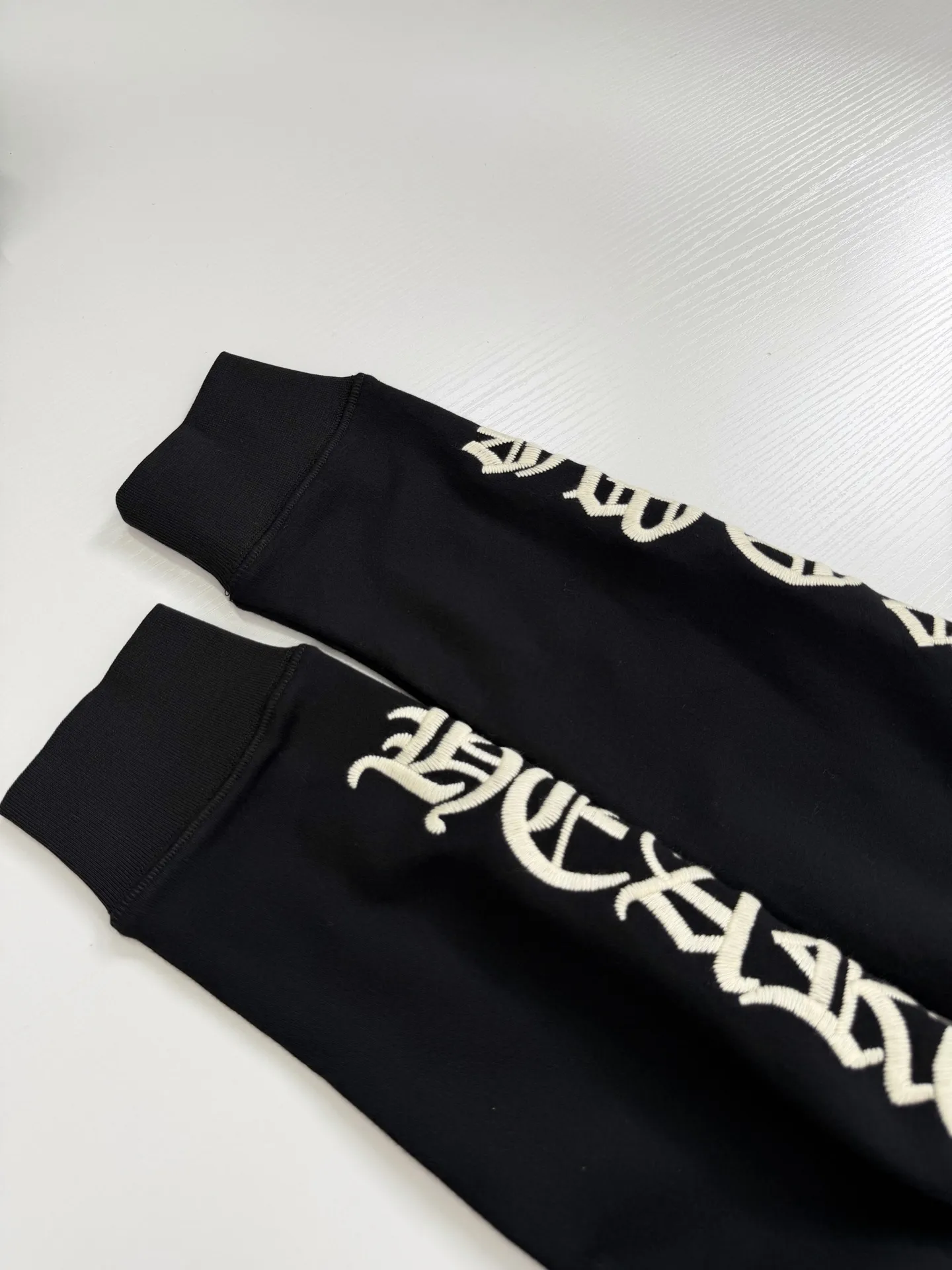 Gothic Script Embroidered Cotton-Blend Hoodie D29021990 — view 4