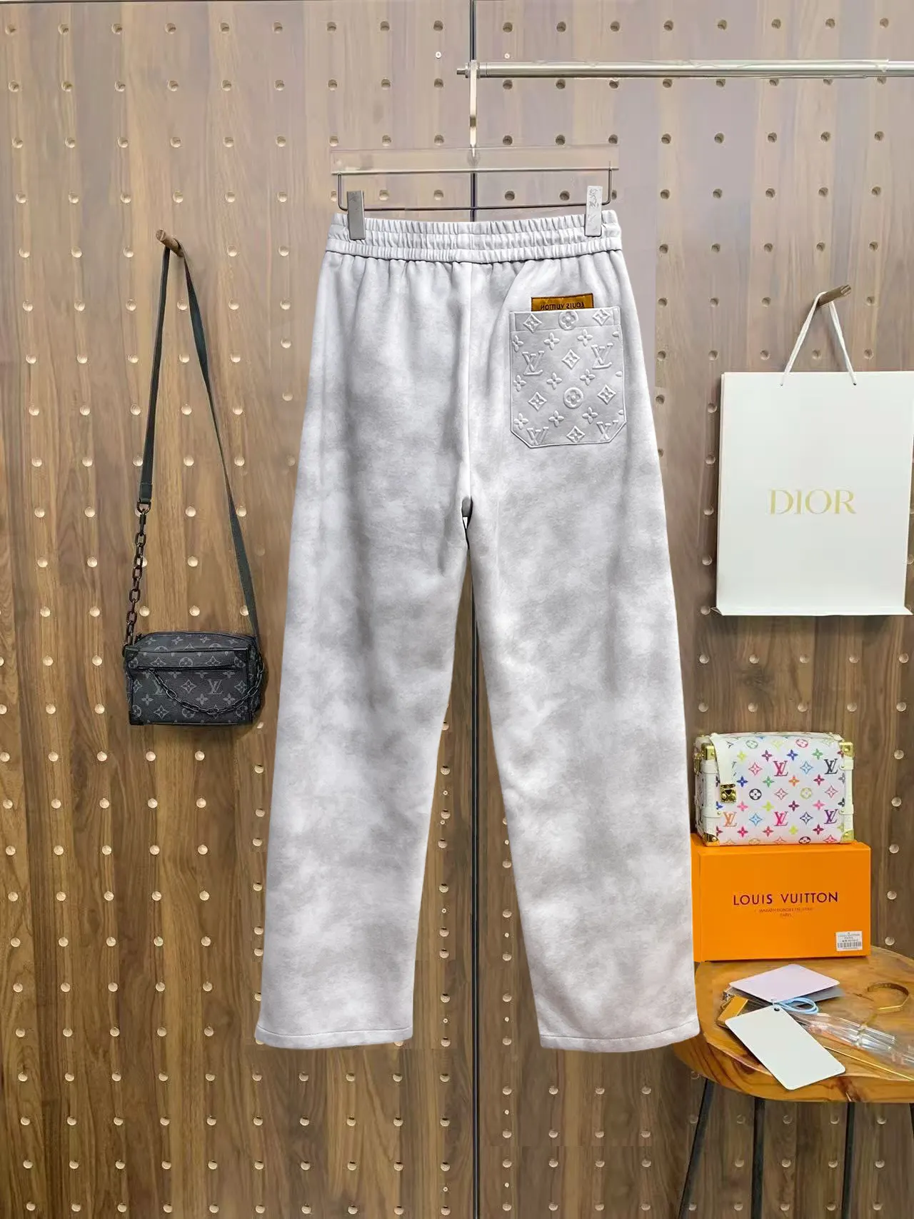 Logo-Patch Drawstring Straight-Leg Trousers D29014933 — view 2