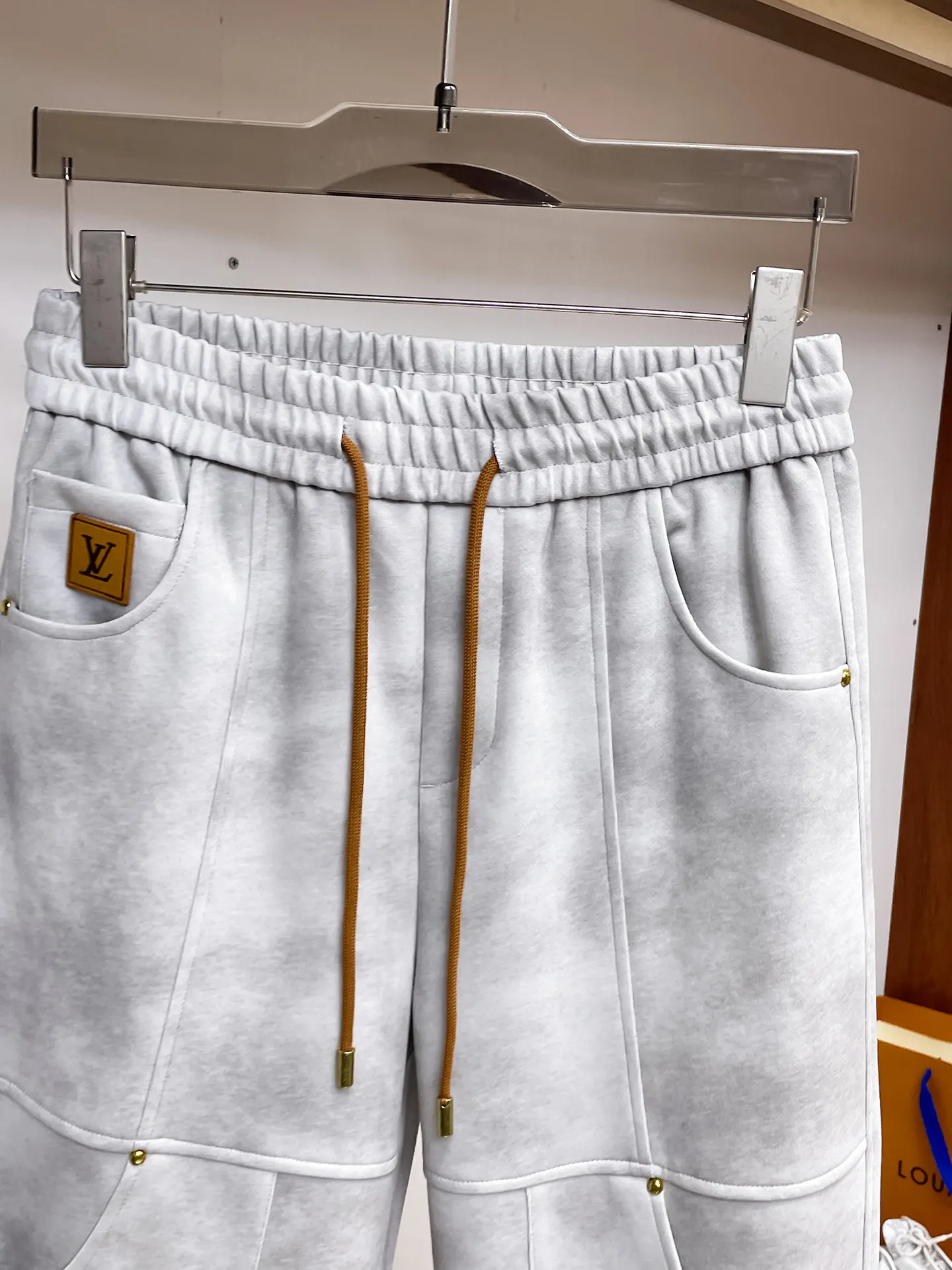 Logo-Patch Drawstring Straight-Leg Trousers D29014933 — view 3