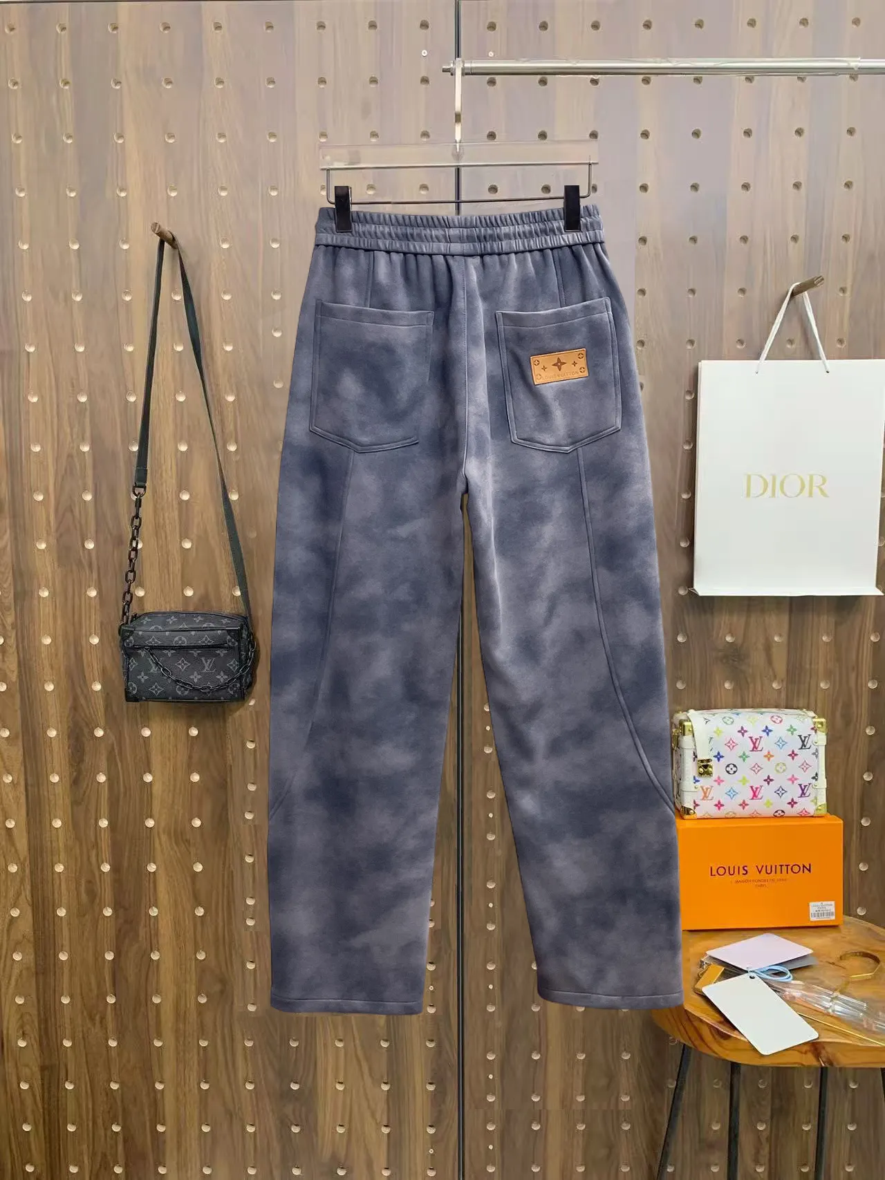 Logo-Appliqué Tie-Dye Sweatpants D29014881 — view 2