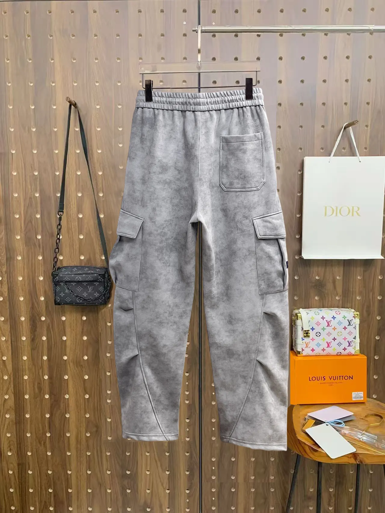 Logo-Embroidered Fleece Cargo Sweatpants D29014877 — view 2