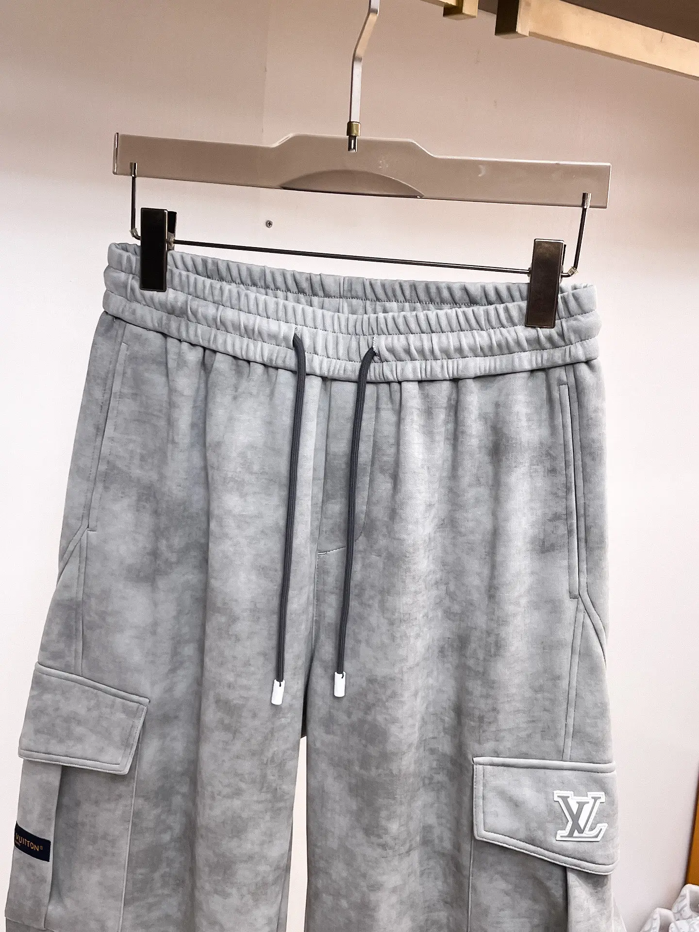 Logo-Embroidered Fleece Cargo Sweatpants D29014877 — view 3