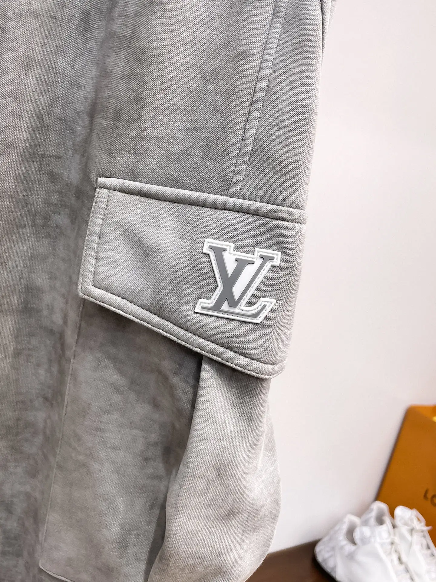 Logo-Embroidered Fleece Cargo Sweatpants D29014877 — view 4