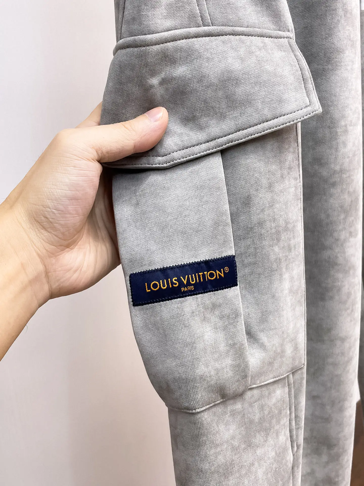 Logo-Embroidered Fleece Cargo Sweatpants D29014877 — view 5