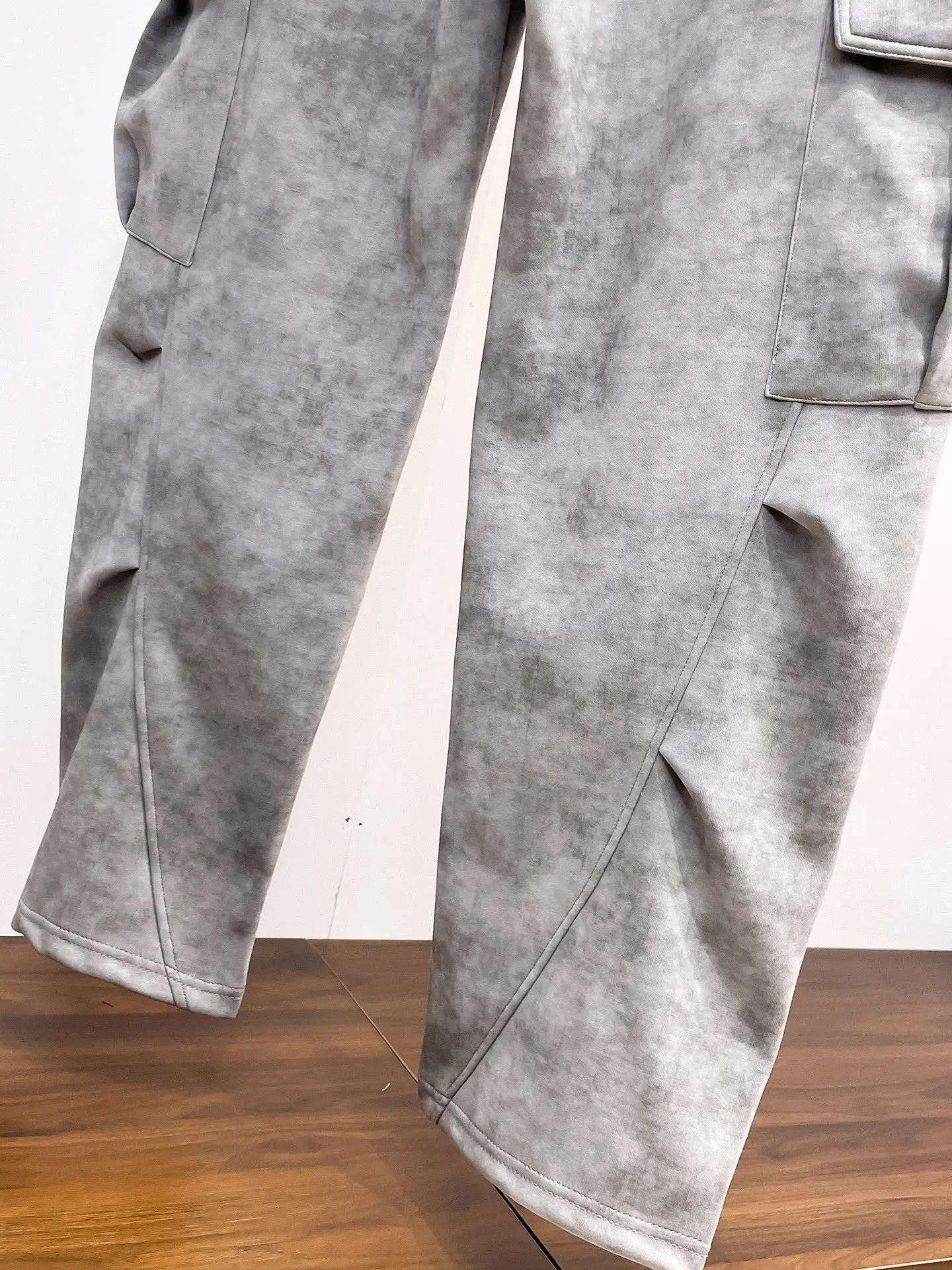 Logo-Embroidered Fleece Cargo Sweatpants D29014877 — view 9