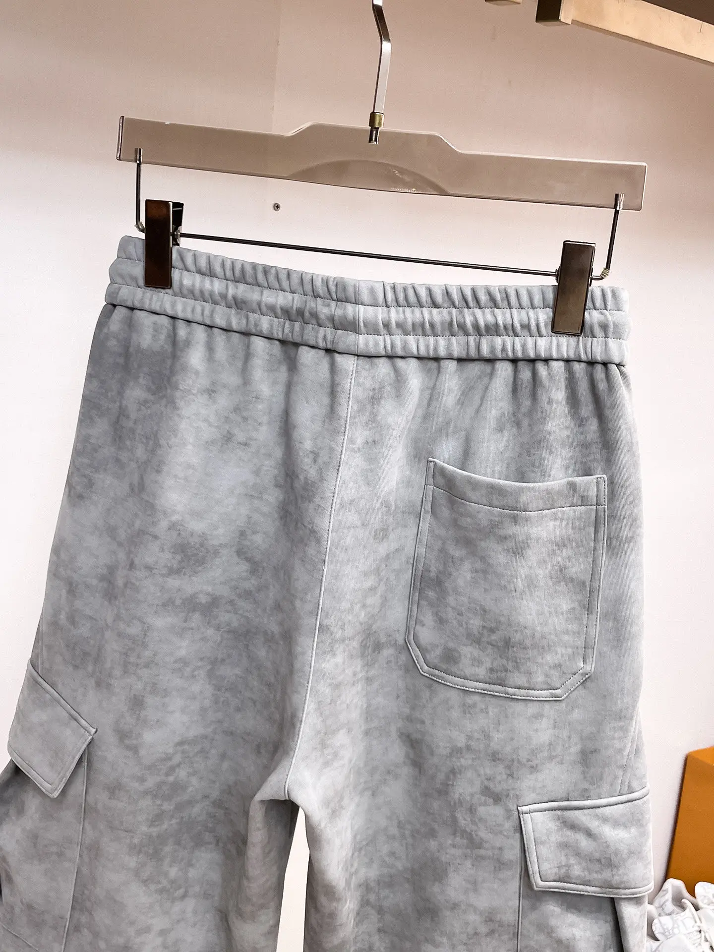 Logo-Embroidered Fleece Cargo Sweatpants D29014877 — view 10