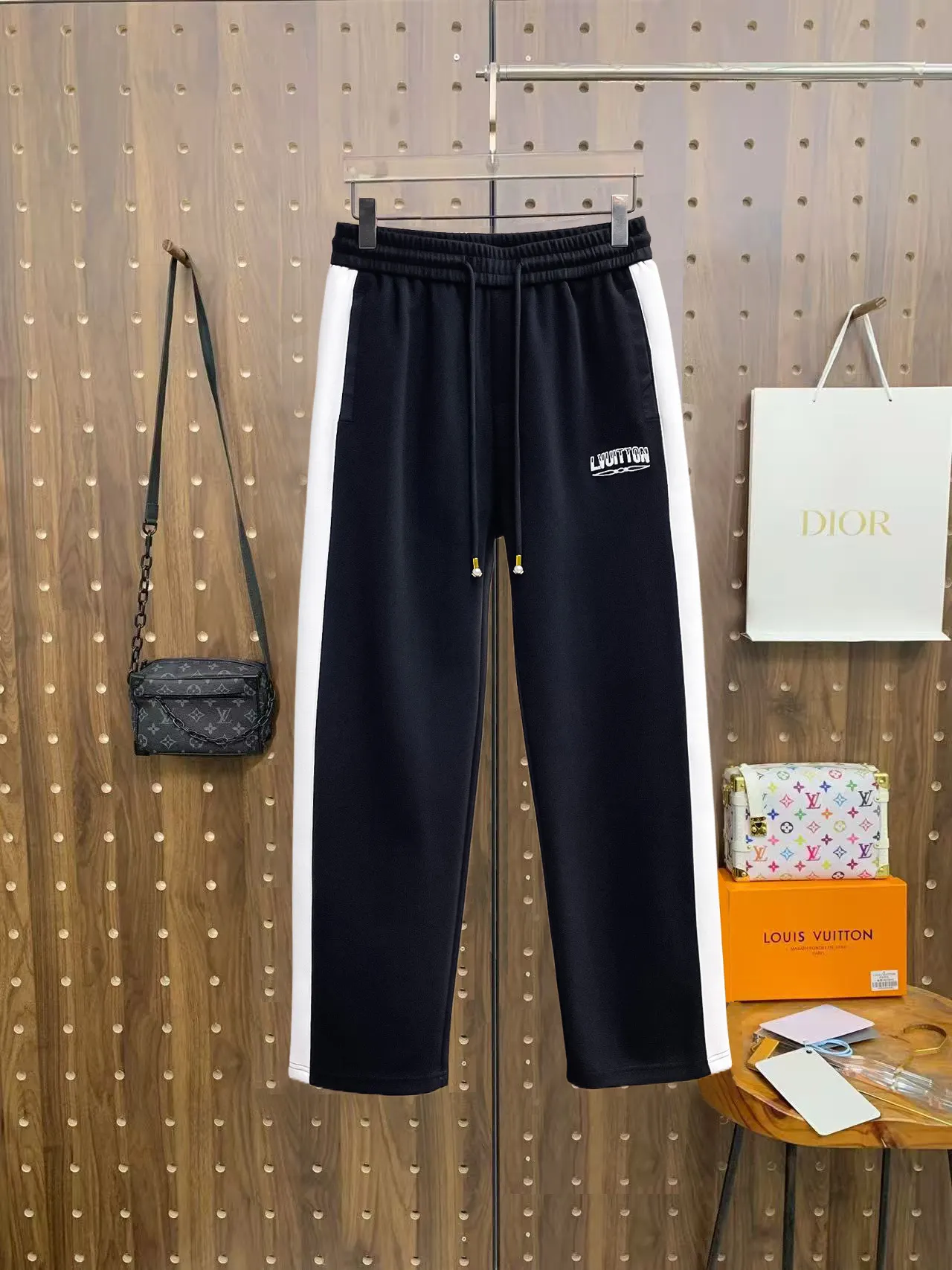 Logo-Embroidered Side-Stripe Sweatpants D29014889