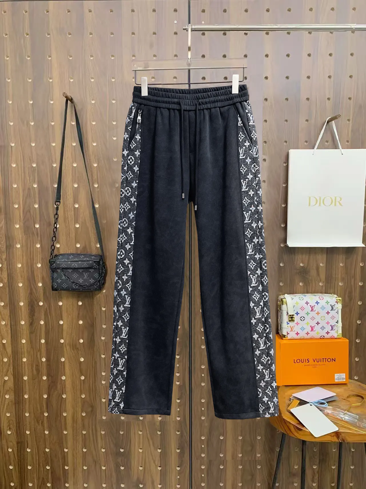Monogram Side-Stripe Sweatpants D29015047
