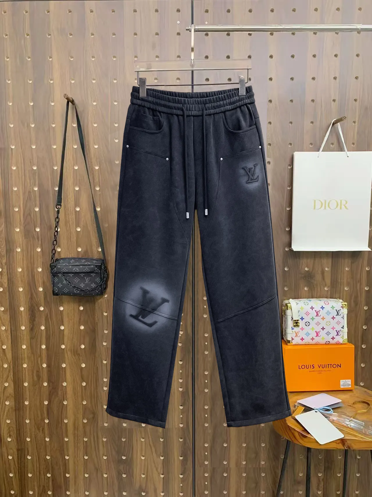 Logo-Embossed Drawstring Sweatpants D29015061