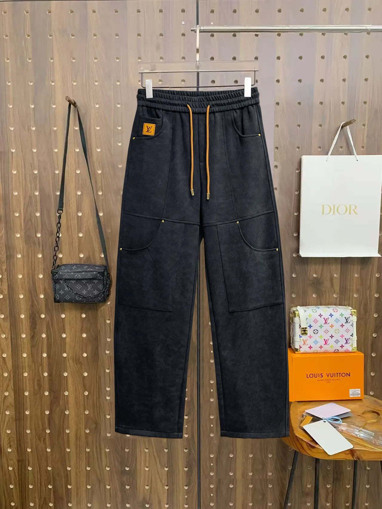 Logo-Patch Straight-Leg Drawstring Trousers D29014934