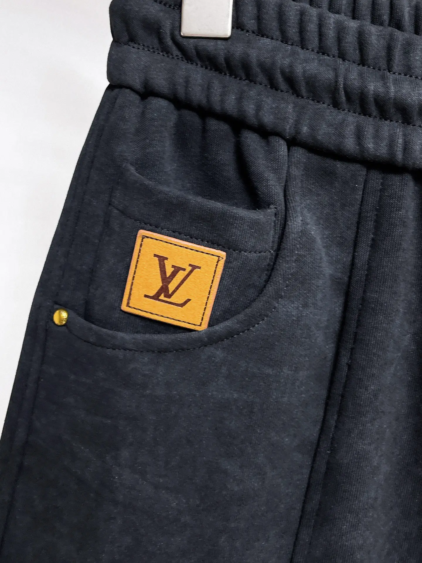 Logo-Patch Straight-Leg Drawstring Trousers D29014934 — view 4
