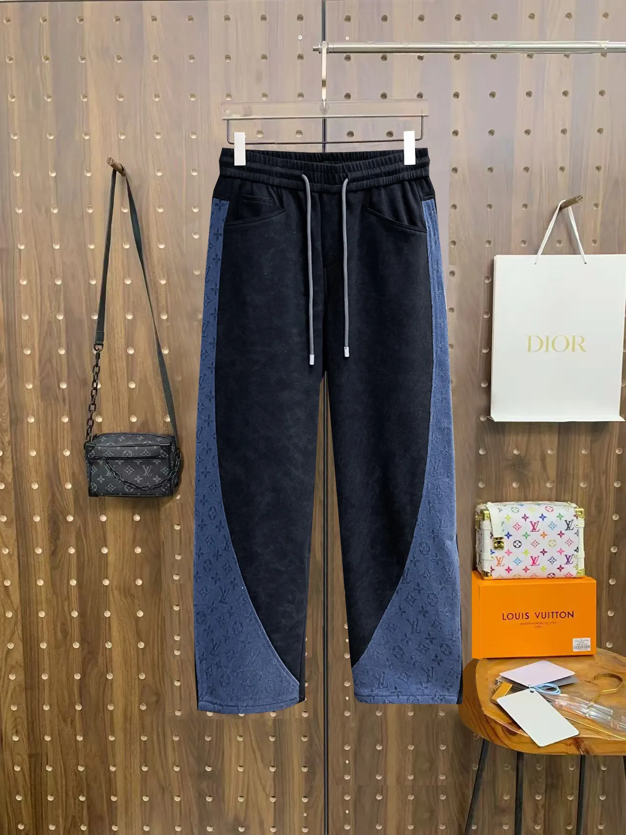 Monogram Panel Drawstring Sweatpants D29014905
