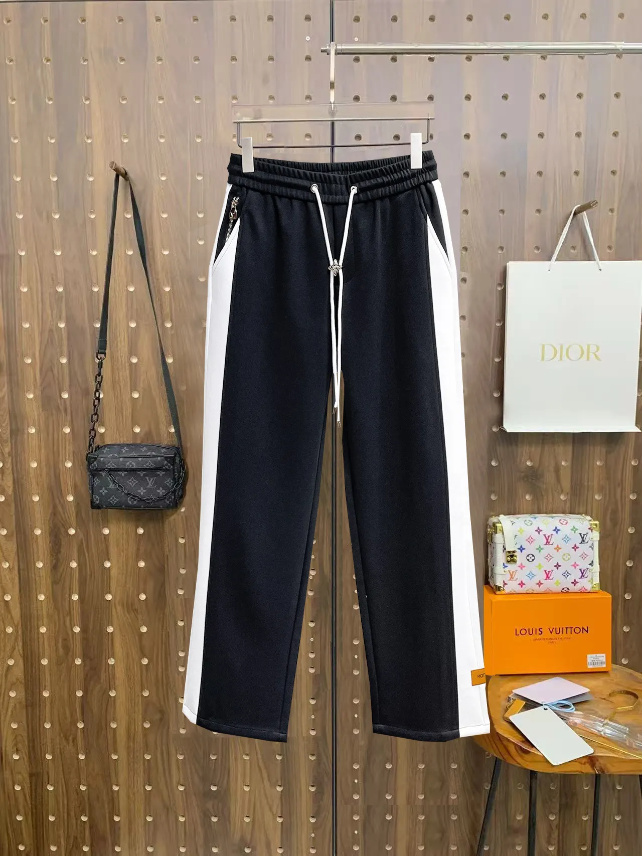 Contrast-Stripe Drawstring Sweatpants D29014927