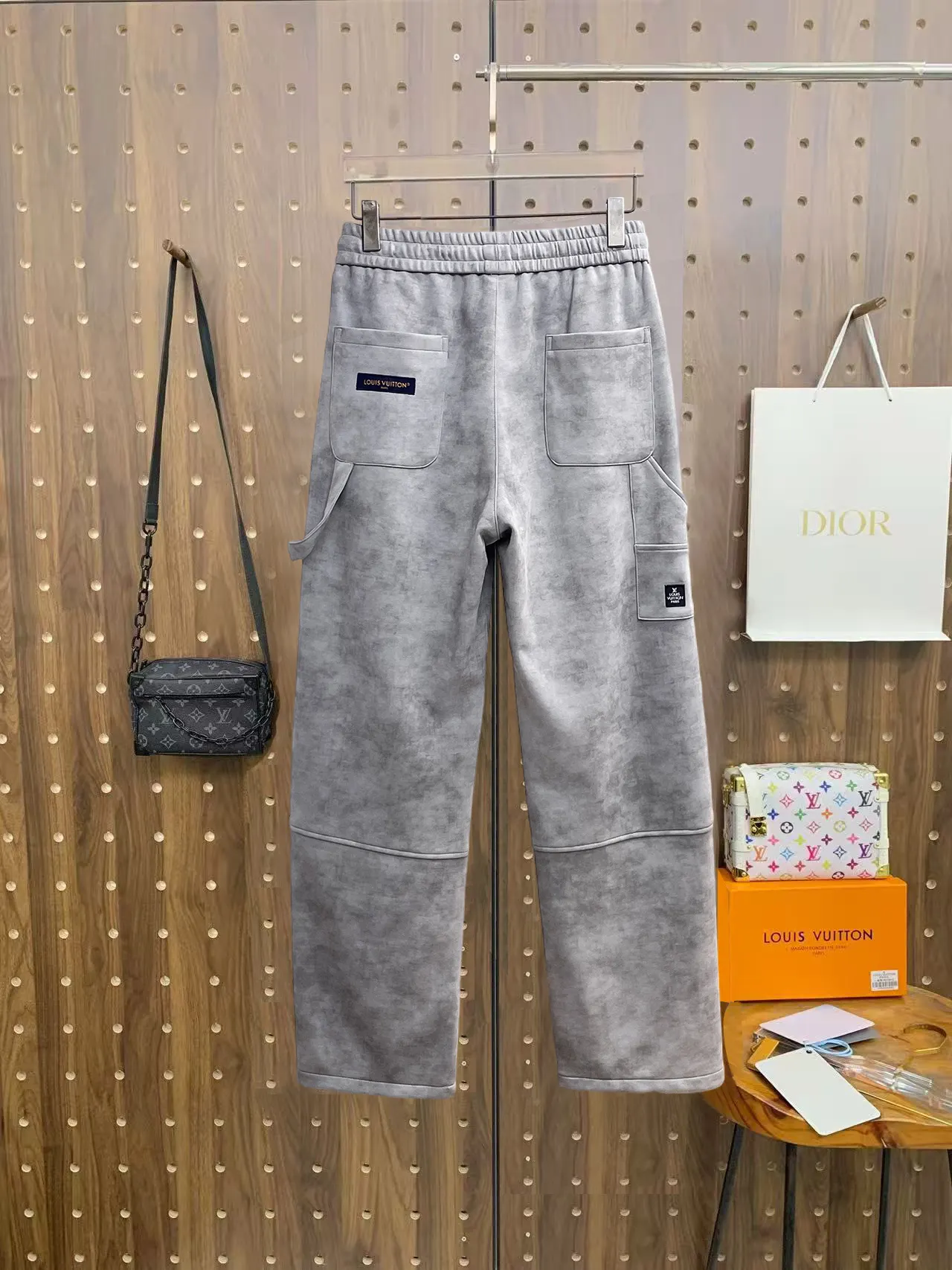 Logo-Appliqué Panelled Sweatpants D29015066 — view 2
