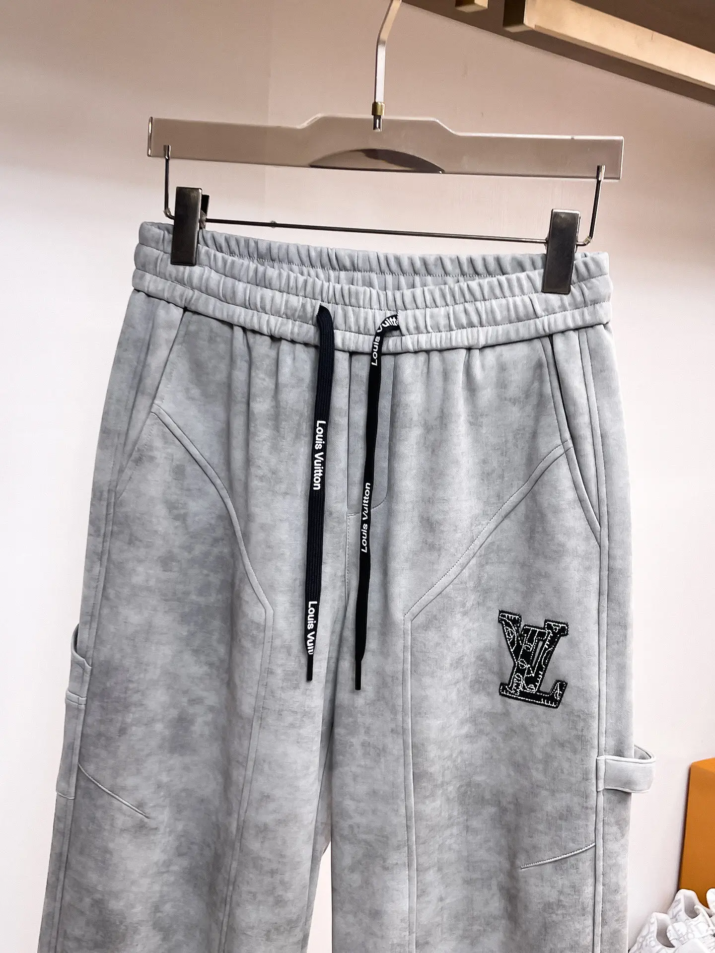 Logo-Appliqué Panelled Sweatpants D29015066 — view 3