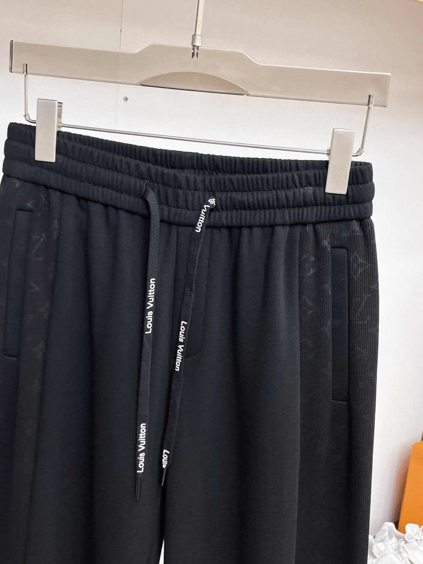 Monogram Trim Drawstring Sweatpants D29015000 — view 3