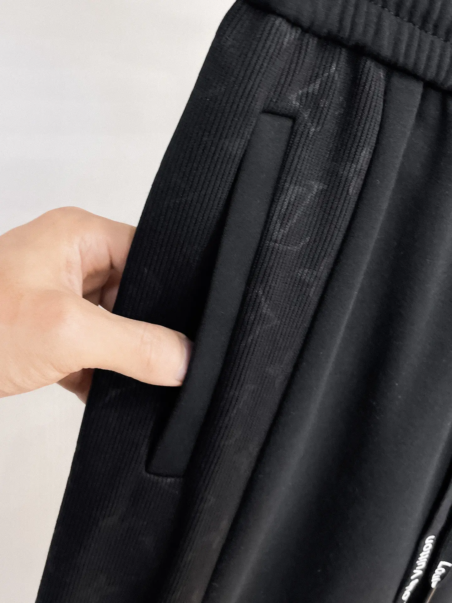 Monogram Trim Drawstring Sweatpants D29015000 — view 4