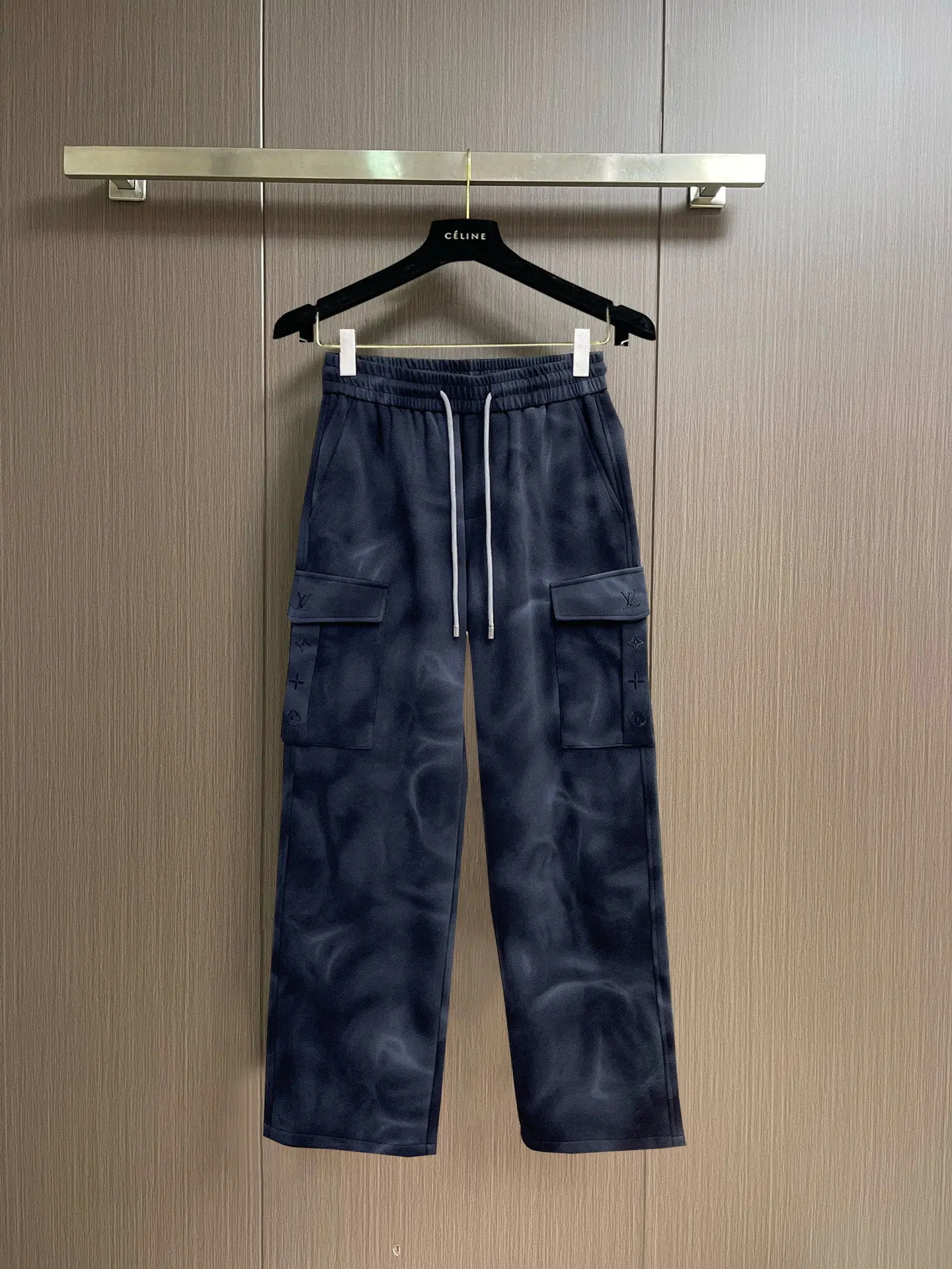 Monogram Embossed Cargo Sweatpants D29014988