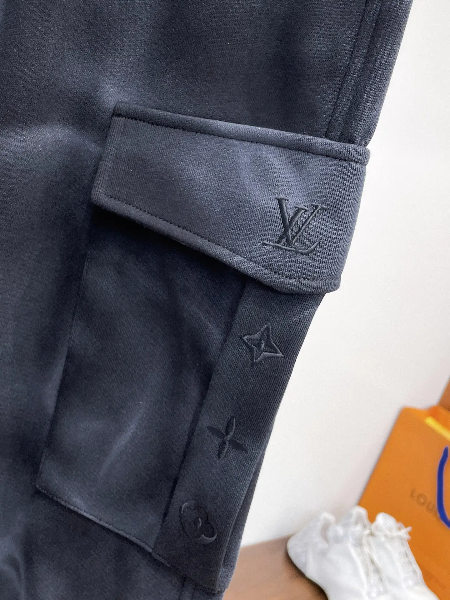Monogram Embossed Cargo Sweatpants D29014988 — view 4