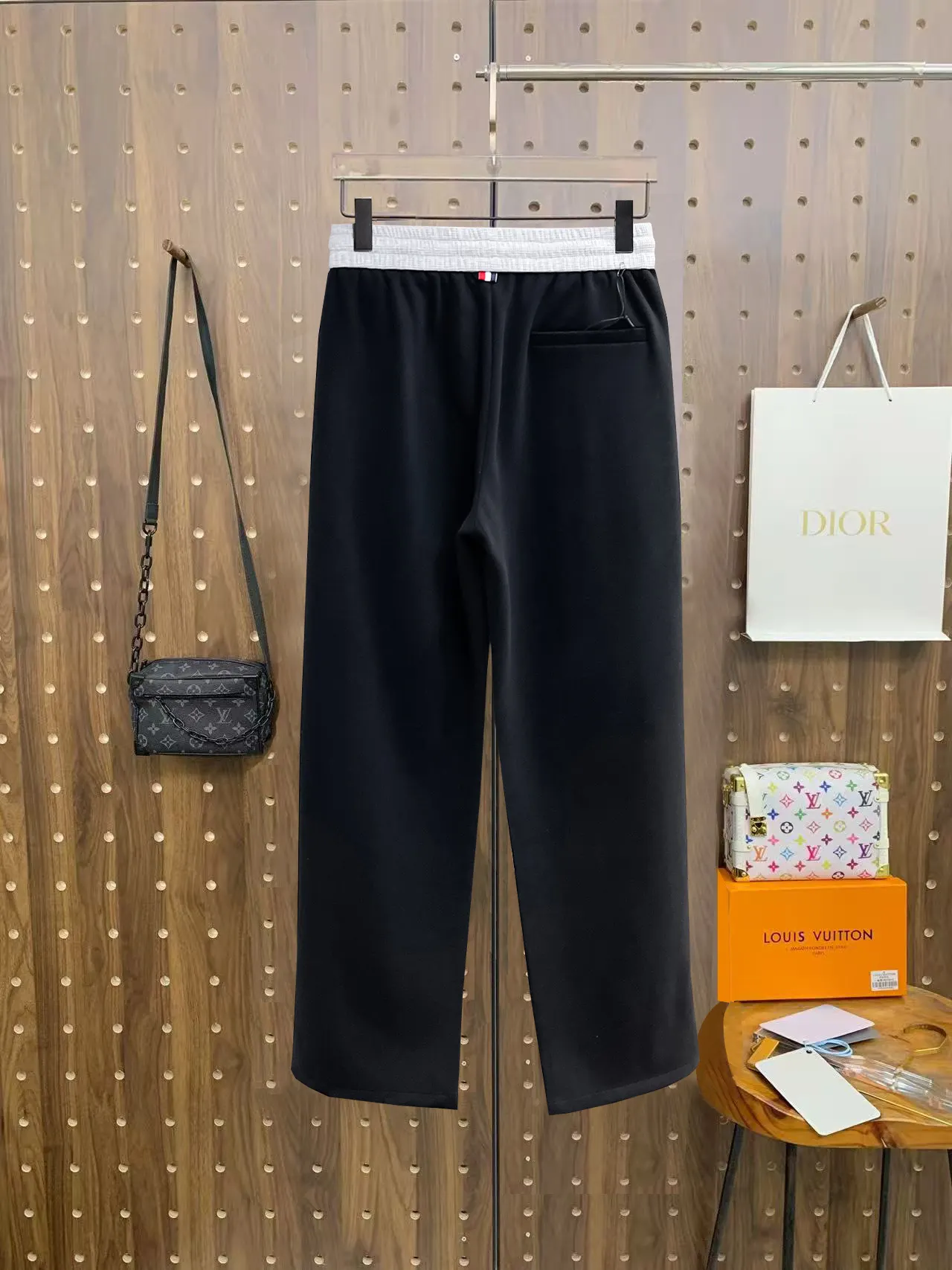 Four-Bar Stripe Waffle Knit Sweatpants D29014903 — view 2