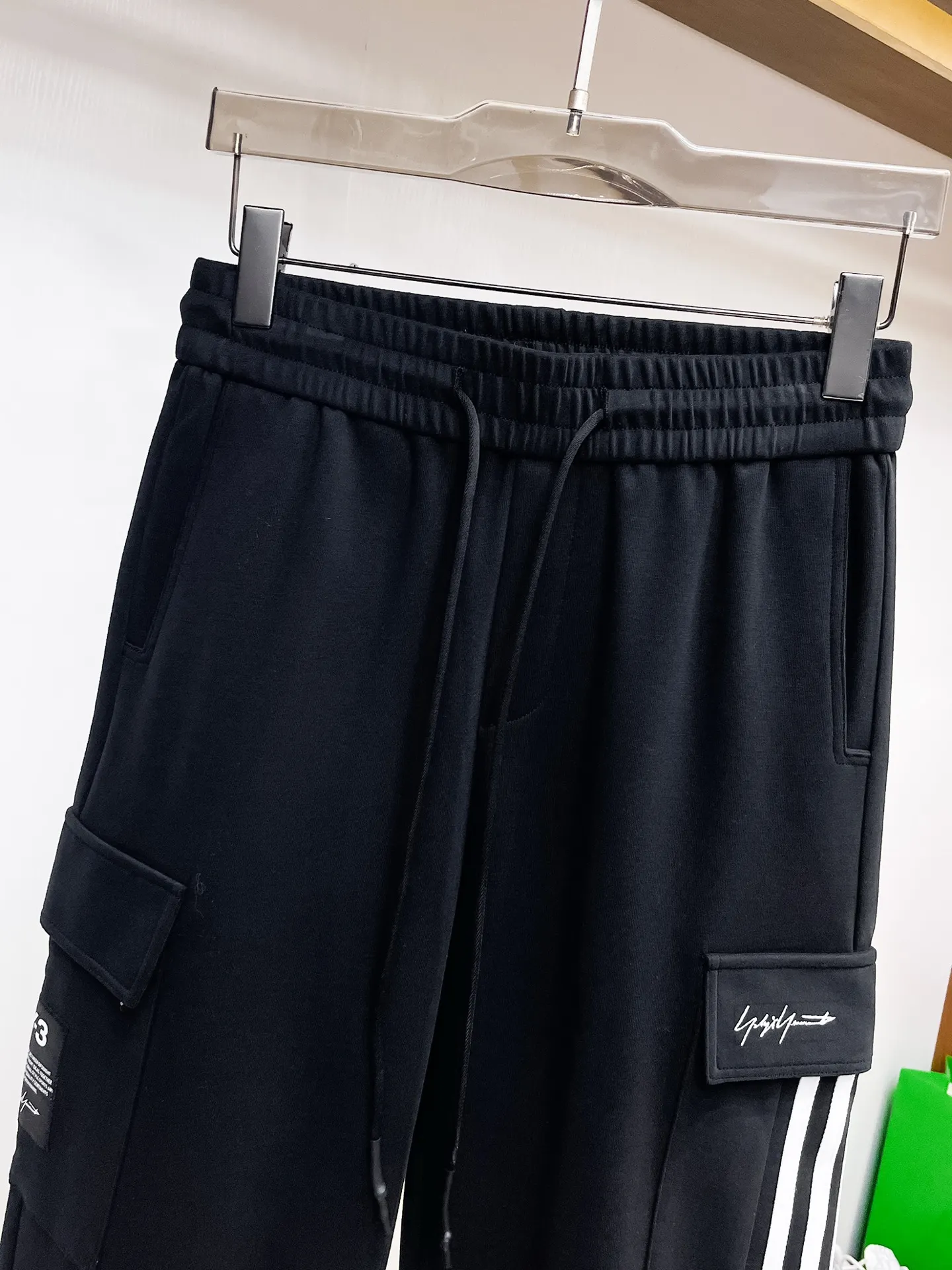 Y-3 Logo Cargo Sweatpants D29014910 — view 3