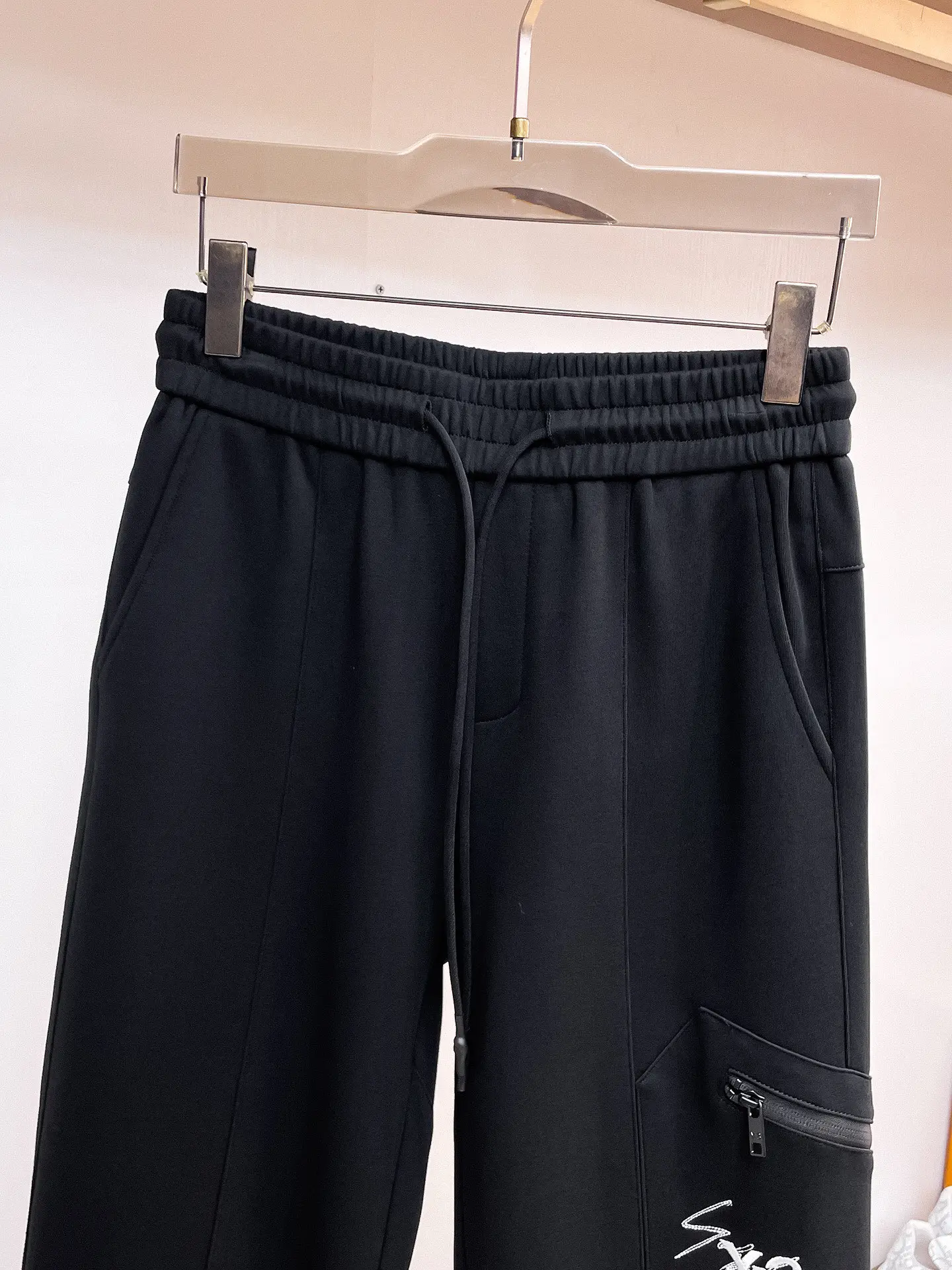 Y-3 Logo Embroidered Cargo Sweatpants D29014880 — view 3