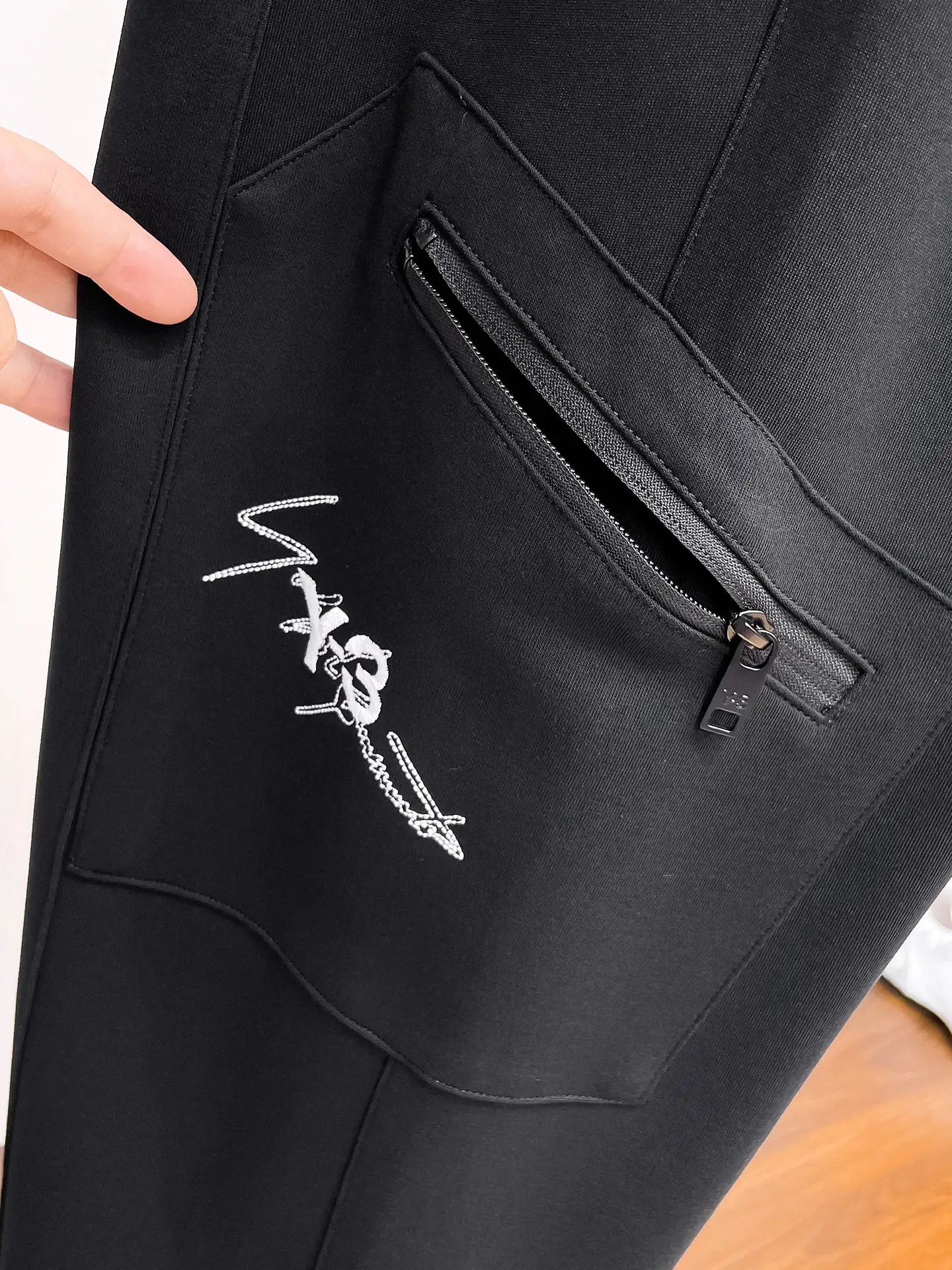 Y-3 Logo Embroidered Cargo Sweatpants D29014880 — view 5