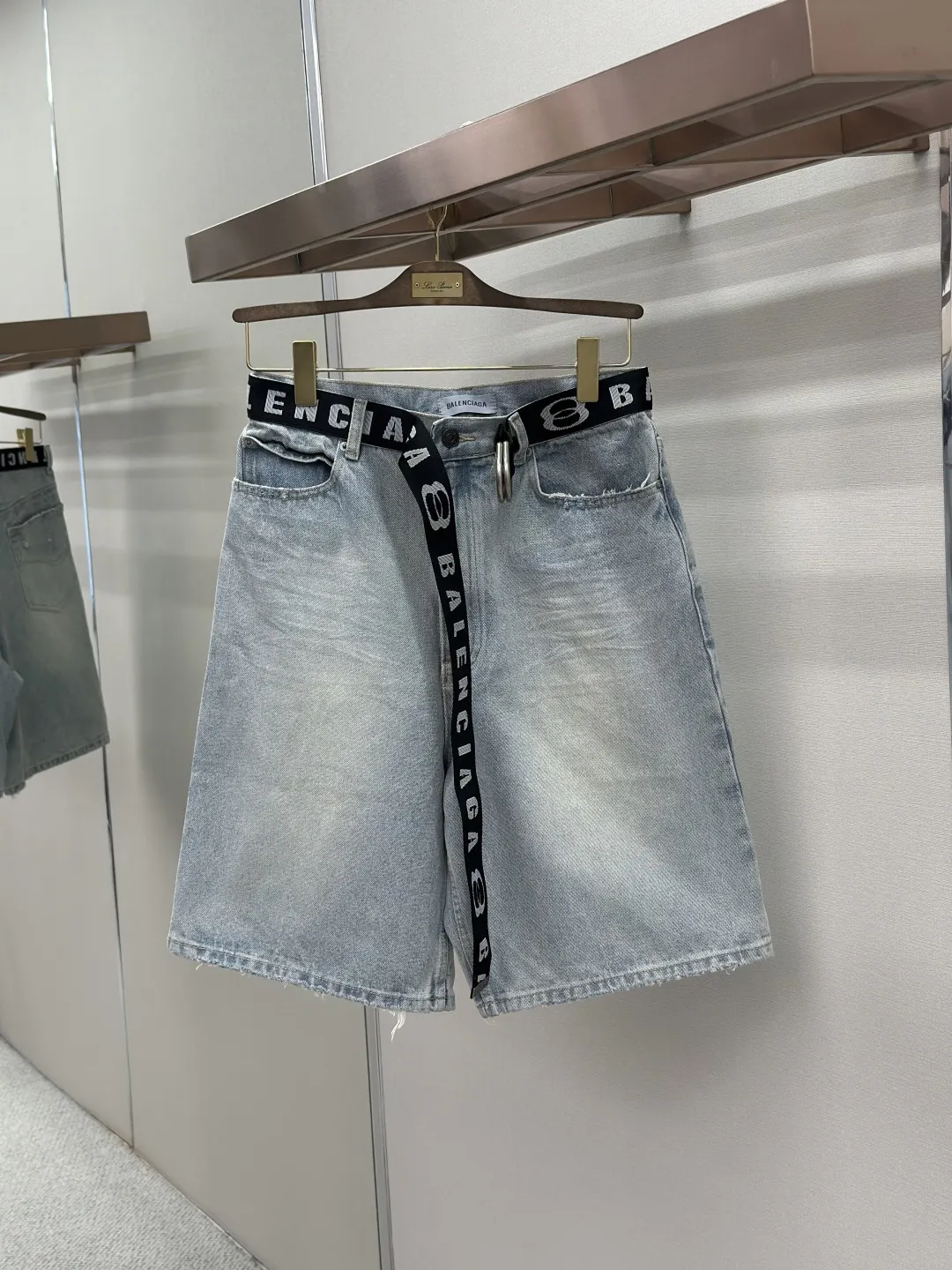 Logo-Webbing Belted Denim Shorts D29519192 — view 3
